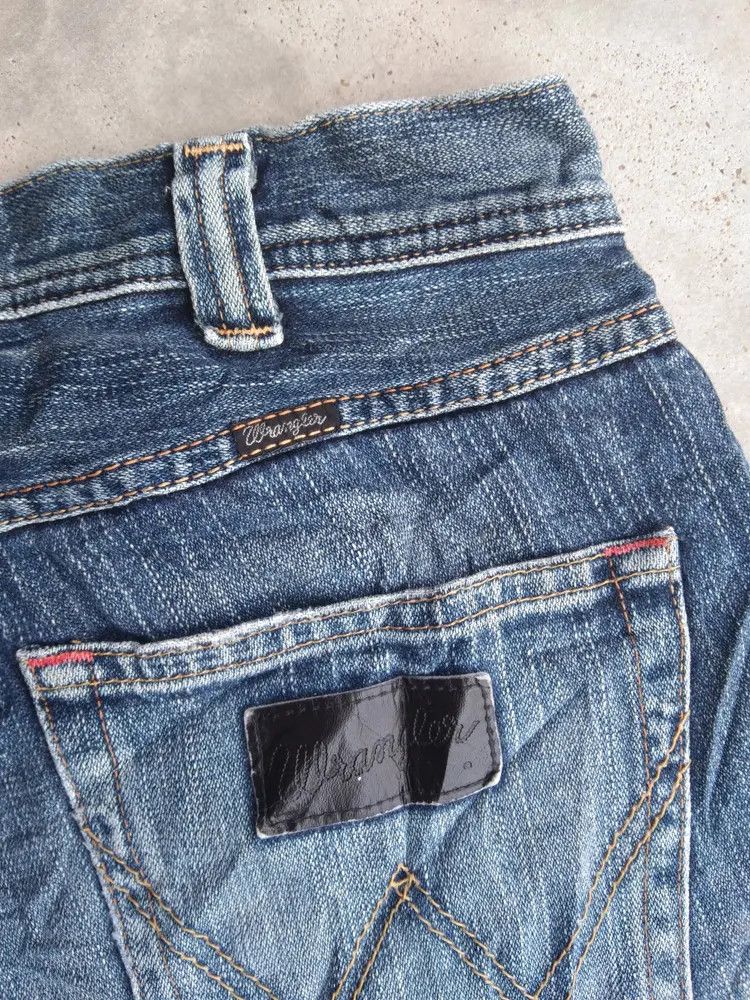 Japanese Brand Vintage Y2k Wrangler Faded Blue Distressed Jeans 33x32 Size US 33 - 6 Thumbnail