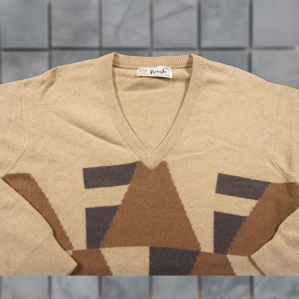 Vintage Vintage Pringle Sweater Mens 40/102 Beige Knit Vneck Pullover Abstract Preppy Size US M / EU 48-50 / 2 - 1 Thumbnail