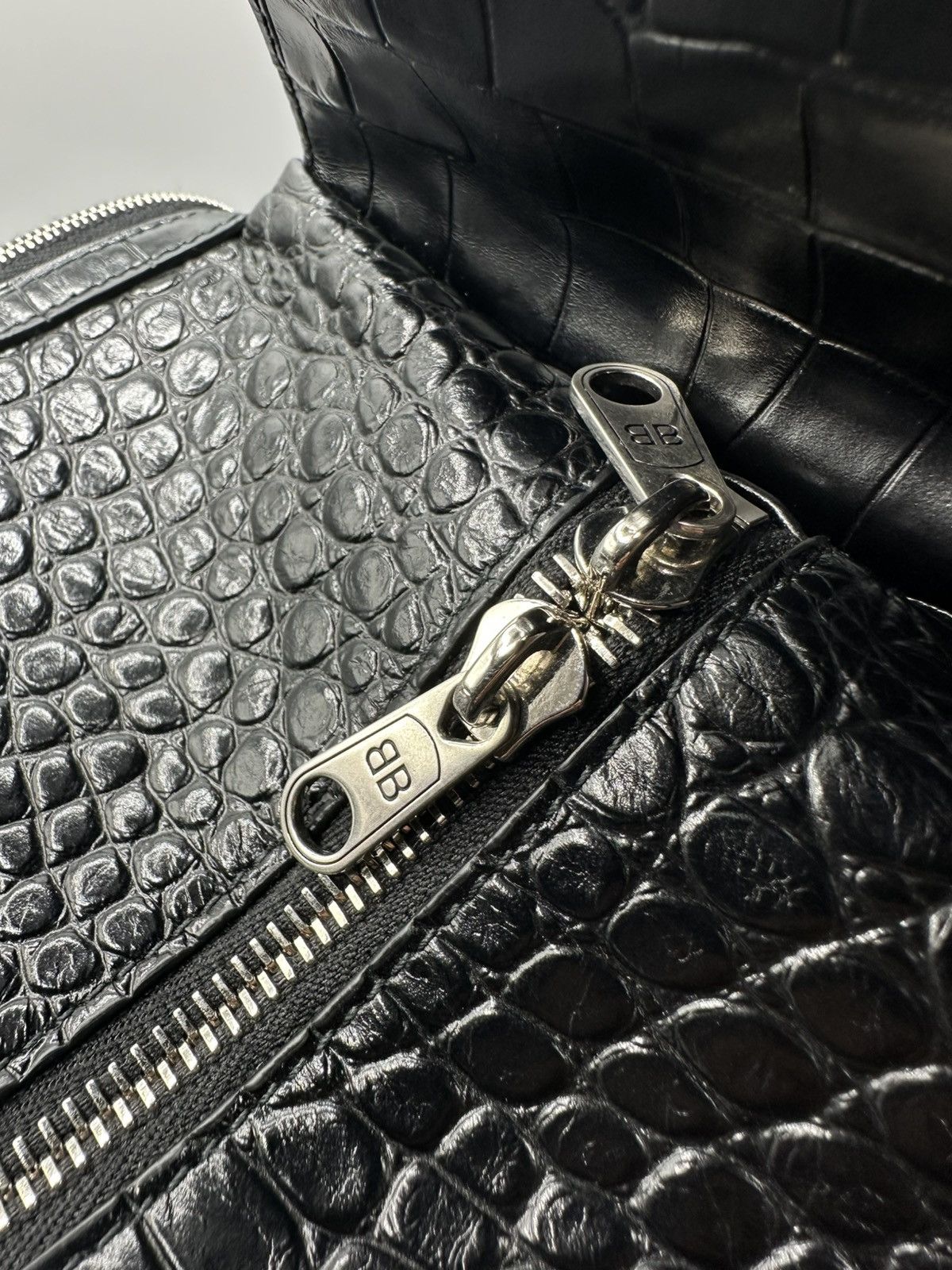 Balenciaga Balenciaga Black Croc Embossed Big Superbusy Sling Bag Size ONE SIZE - 10 Thumbnail