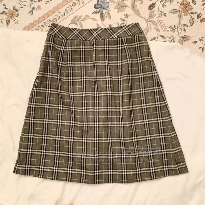 Burberry Burberry Green Wool Plaid Skirt. Size 23" - 8 Thumbnail