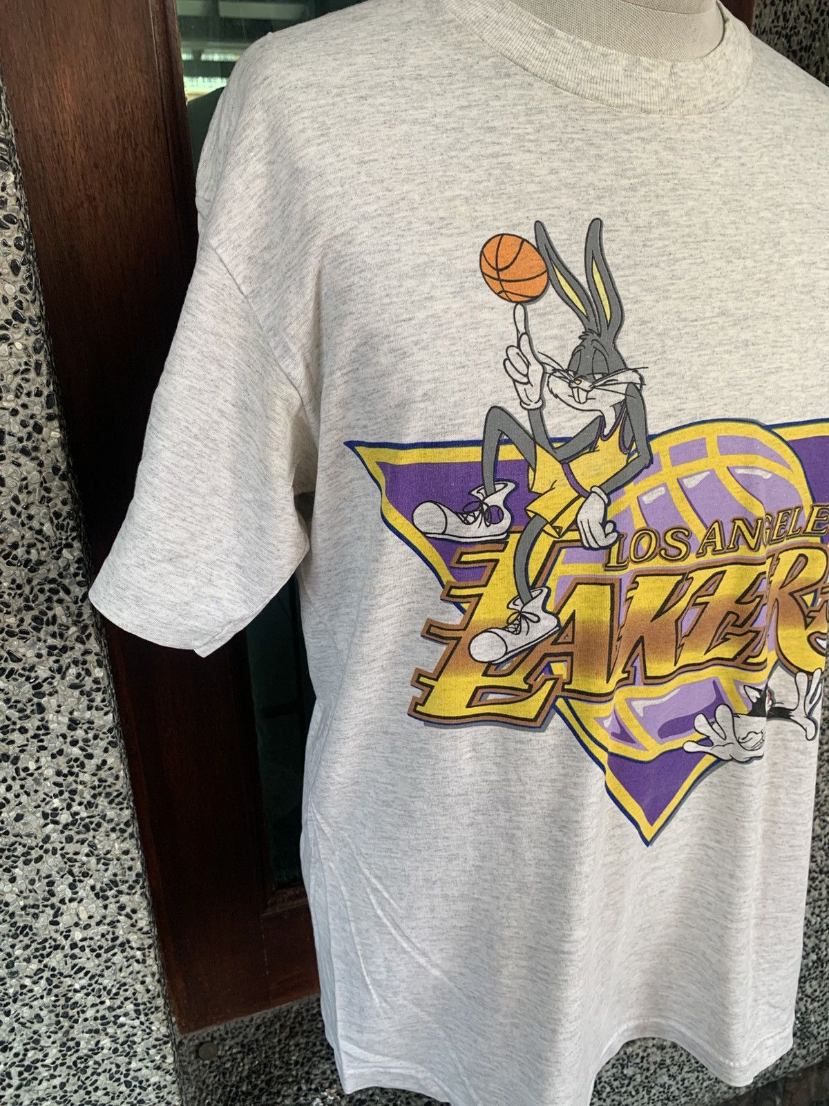 NBA Vintage 90s Los Angeles Lakers X Looney Tunes NBA T shirt Size US L / EU 52-54 / 3 - 4 Thumbnail