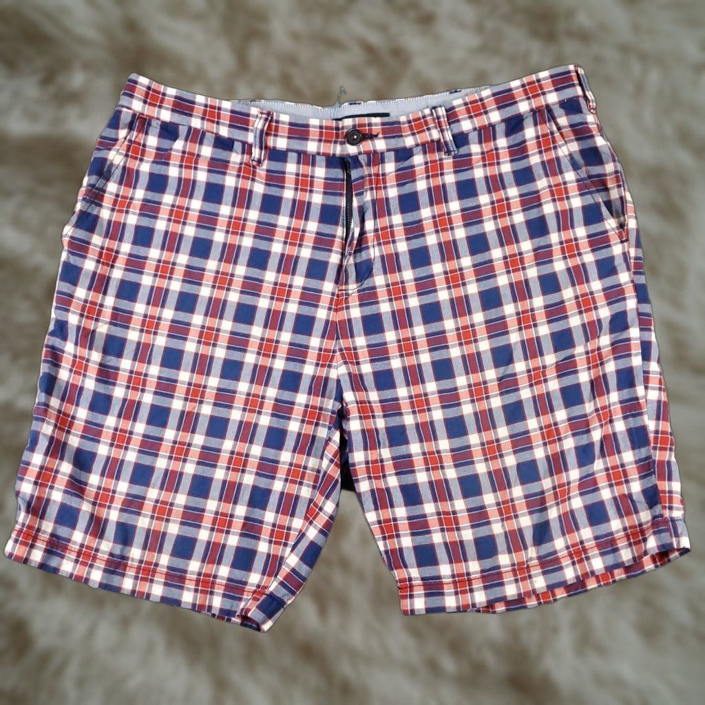 Tommy Hilfiger VINTAGE Tommy Hilfiger Shorts Mens Size 38 Chino Flat Front Casual Red Plaid Classic Size US 38 / EU 54 - 1 Thumbnail