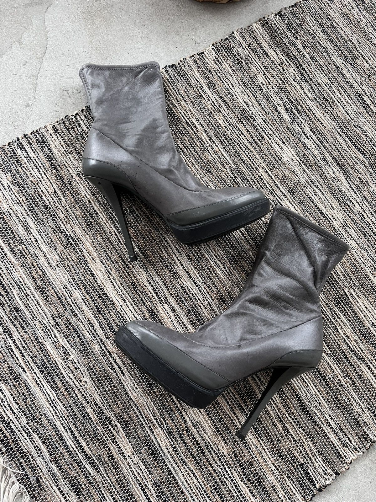 Gucci Rare Gucci Wimbledon Grey Leather Platform Ankle Heels Boots Size US 8.5 / IT 38.5 - 2 Thumbnail