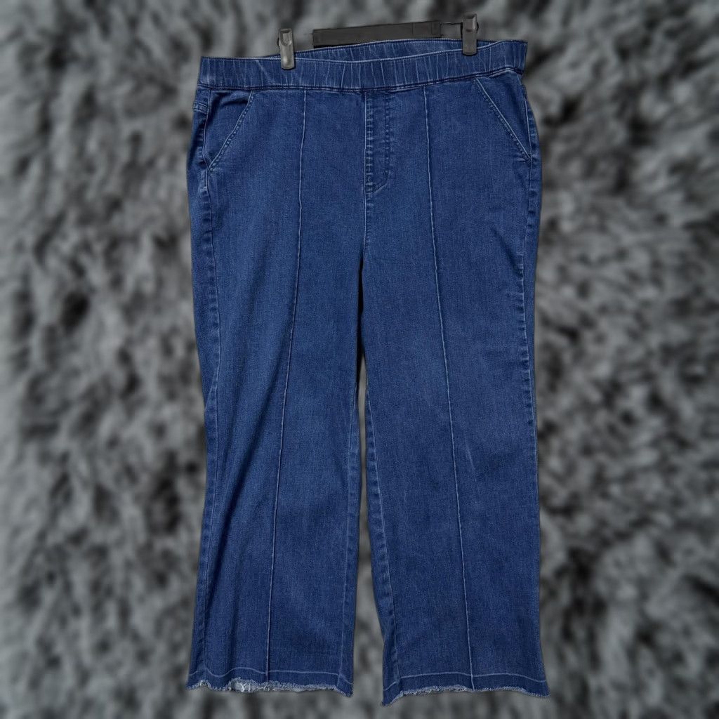 Vintage Isaac Mizrahi Live! Capri Jeans Womens 18W Blue Straight Leg Cropped Denim Size 40" / US 18 - 1 Thumbnail