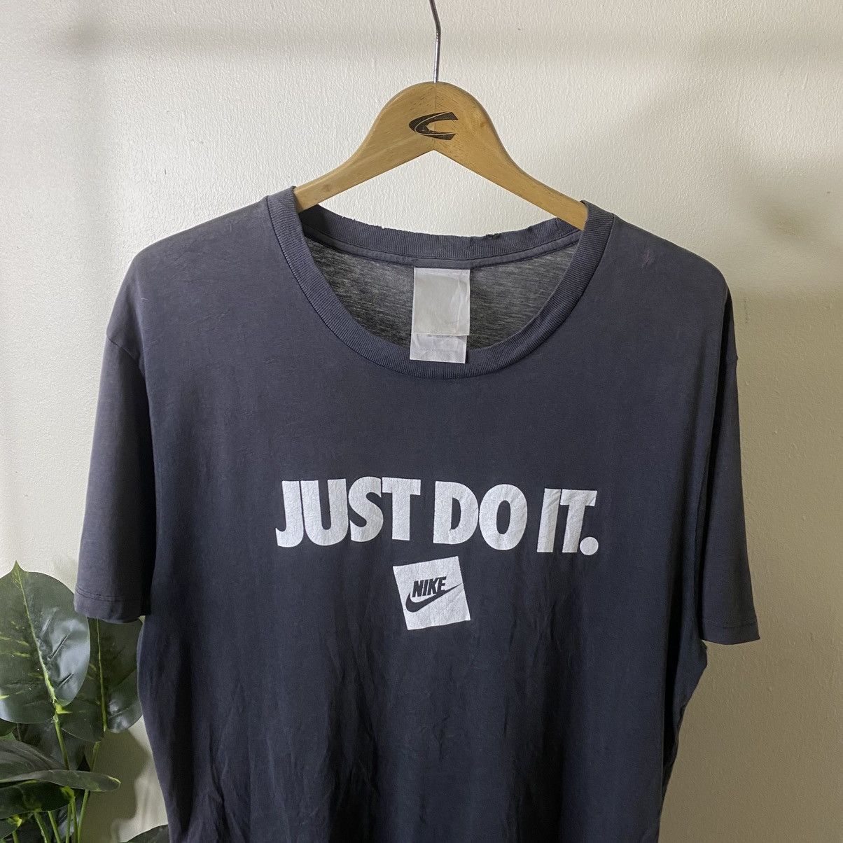 Nike Vintage 2000s Nike Just Do It Sunfaded T Shirt Size US L / EU 52-54 / 3 - 2 Thumbnail