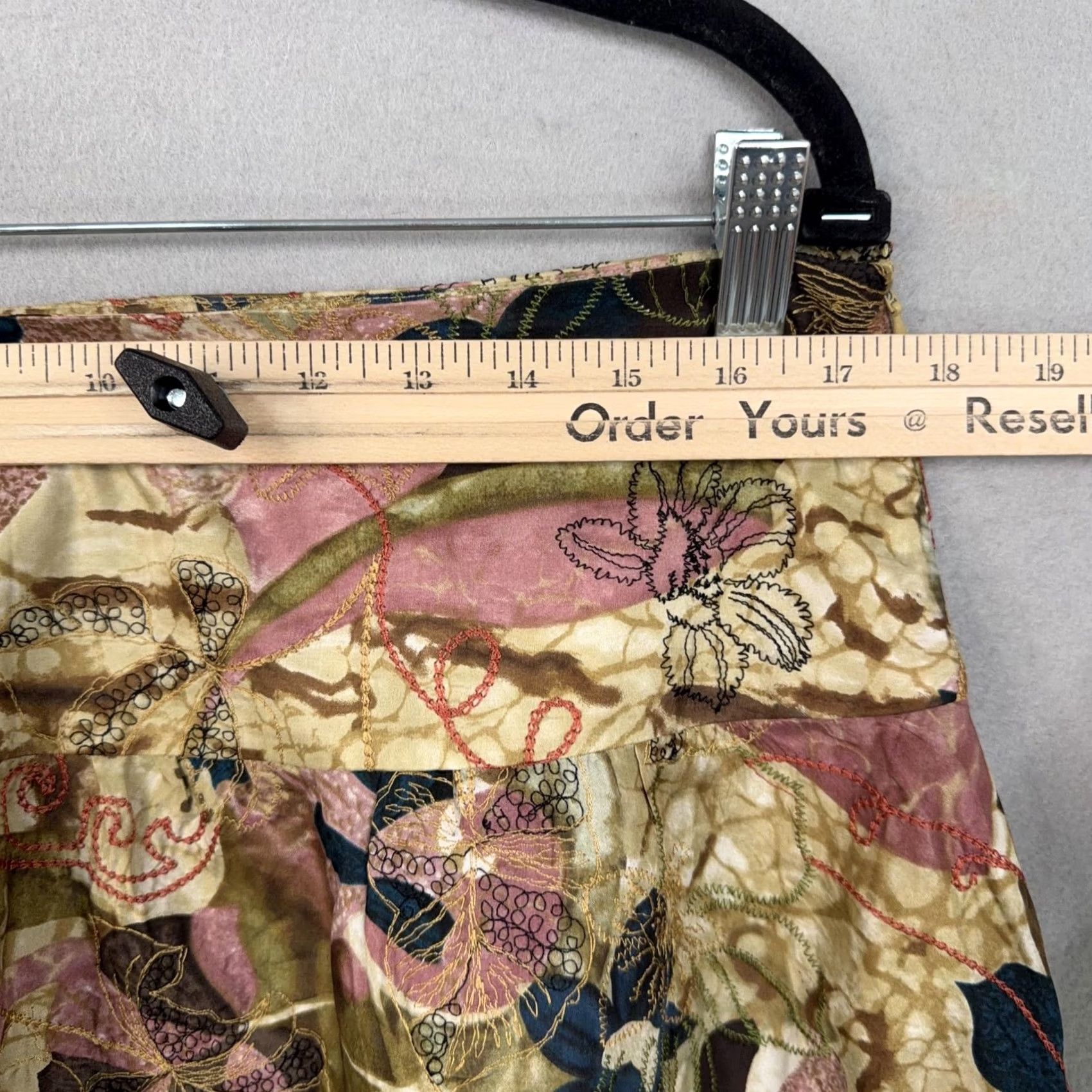 Vintage Chicos Skirt Womens 2.5 L Beige Silk Embroidered Floral Boho Luxury Flowy Size 36" / US 14 / IT 50 - 7 Thumbnail