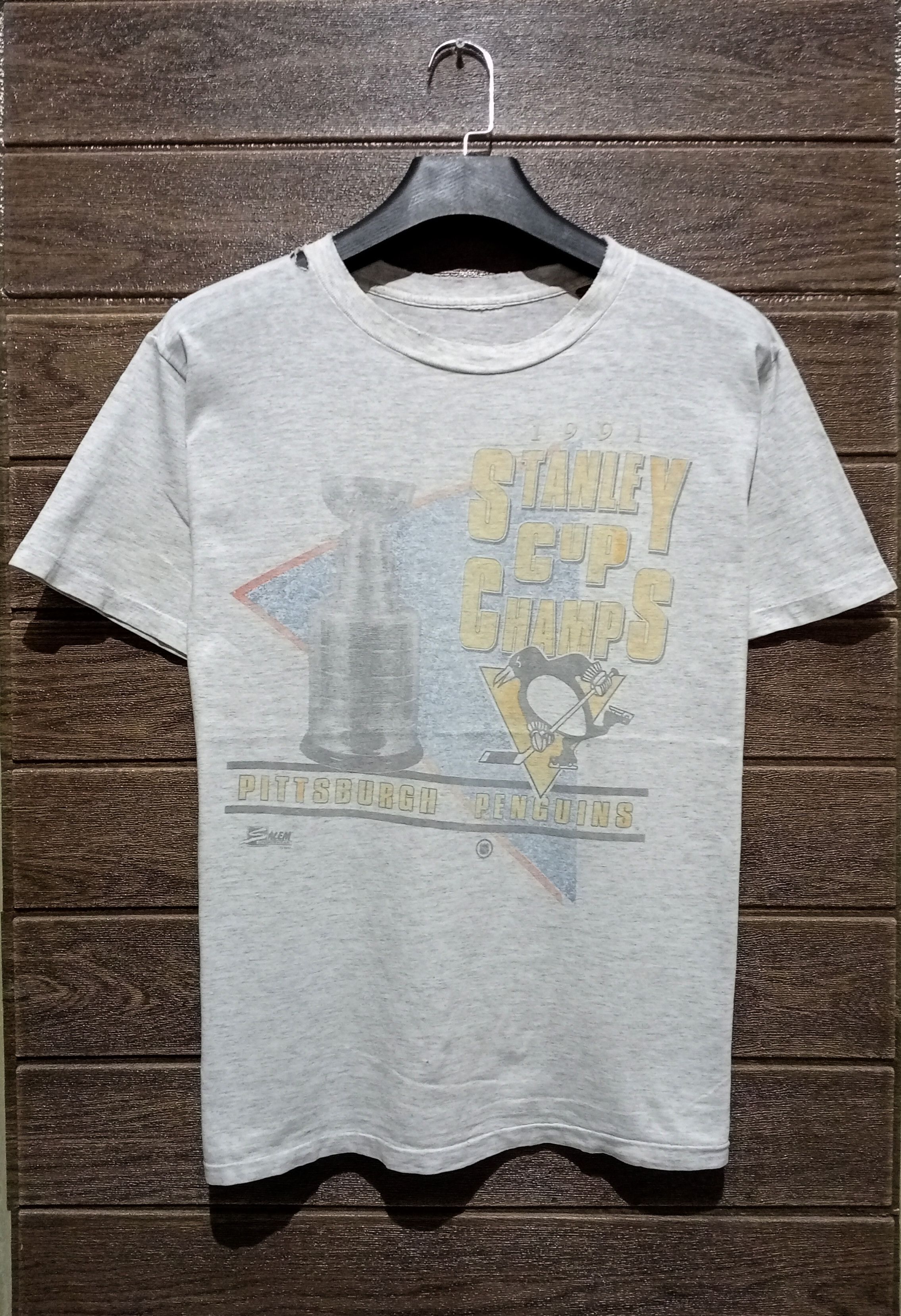 VTG '90s Distressed Salem Sportswear Pittsburgh Penguins Tee