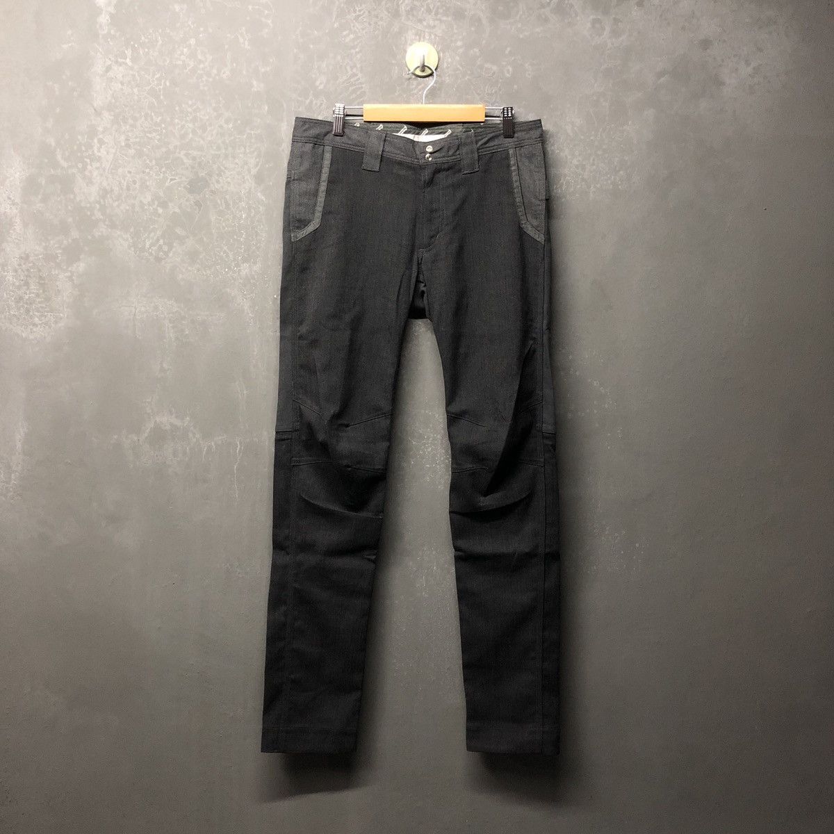 White Mountaineering White mountaineering Serge Stretch Asymmetric Tuck Pants Size US 32 / EU 48 - 1 Thumbnail