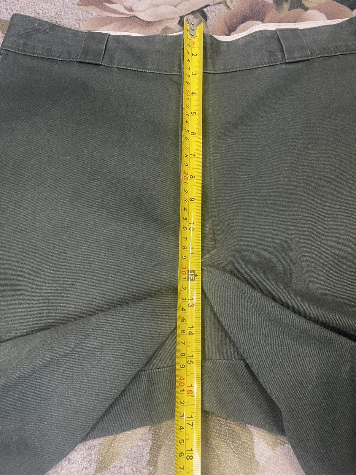 Dickies Dickies Short Pant Green Army Size US 39 - 9 Thumbnail