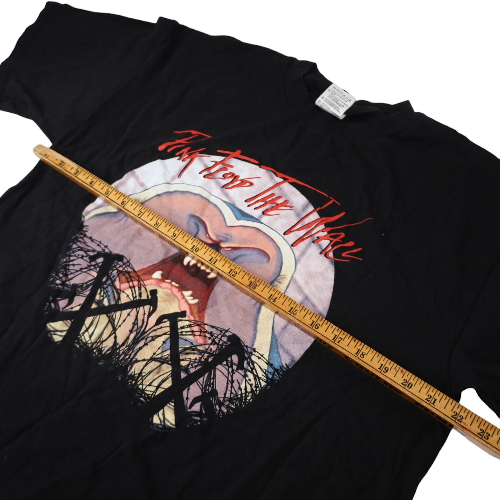 Band Tees × Pink Floyd × Vintage Vintage 1999 Pink Floyd The Wall Graphic T Shirt Size US XL / EU 56 / 4 - 7 Thumbnail