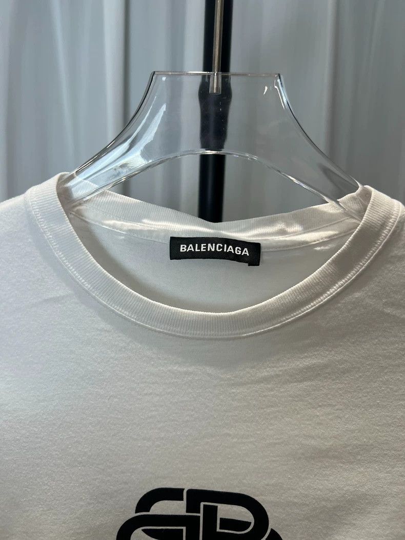 Balenciaga Balenciaga Pure white short sleeve with lock button short s Size US S / EU 44-46 / 1 - 3 Thumbnail