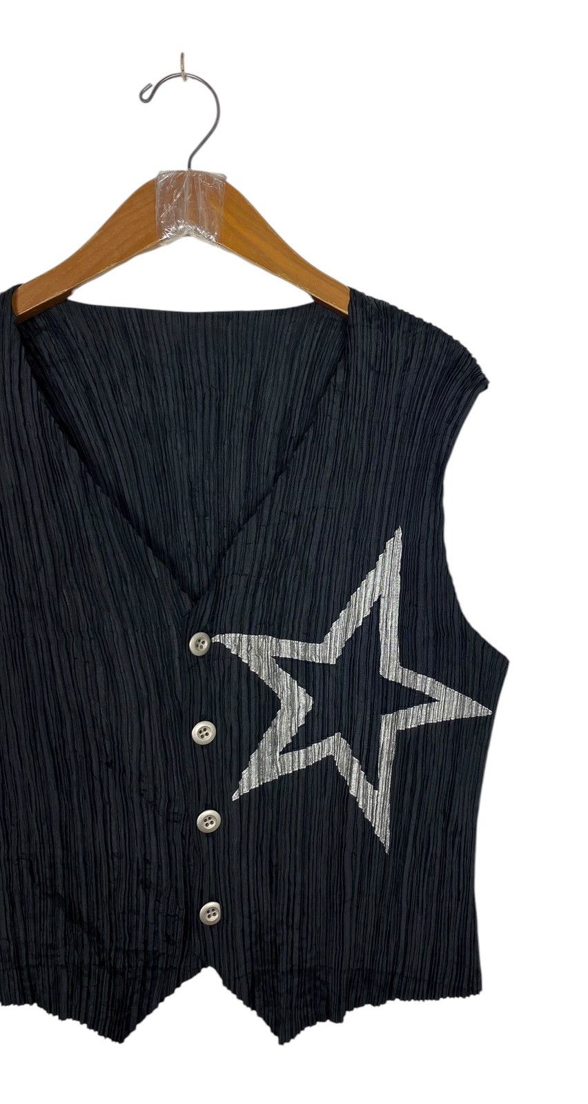 Issey Miyake Rare‼️Vintage Summer 2005 Issey Miyake Star Logo Pleated Vest Size US S / EU 44-46 / 1 - 3 Thumbnail