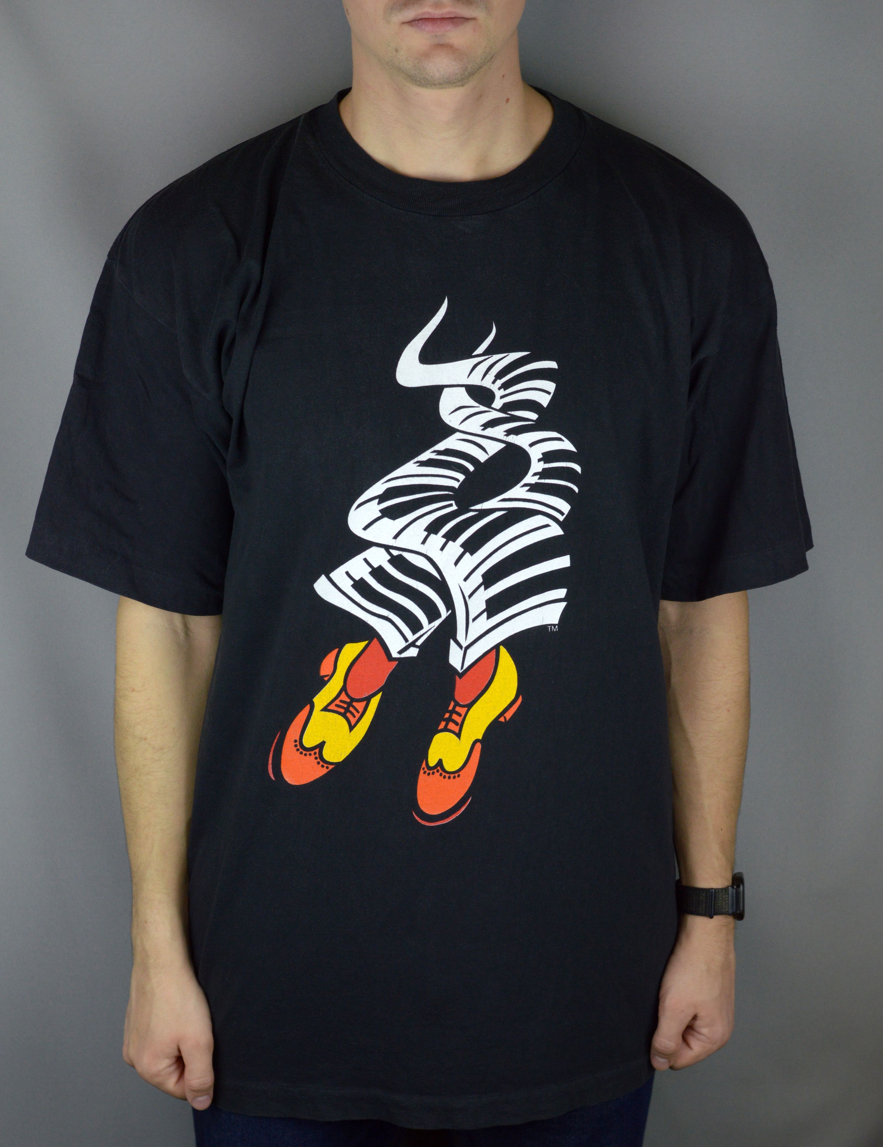 Vintage Vintage Hot Shoe Shuffle 90s t shirt Size US XL / EU 56 / 4 - 1 Thumbnail