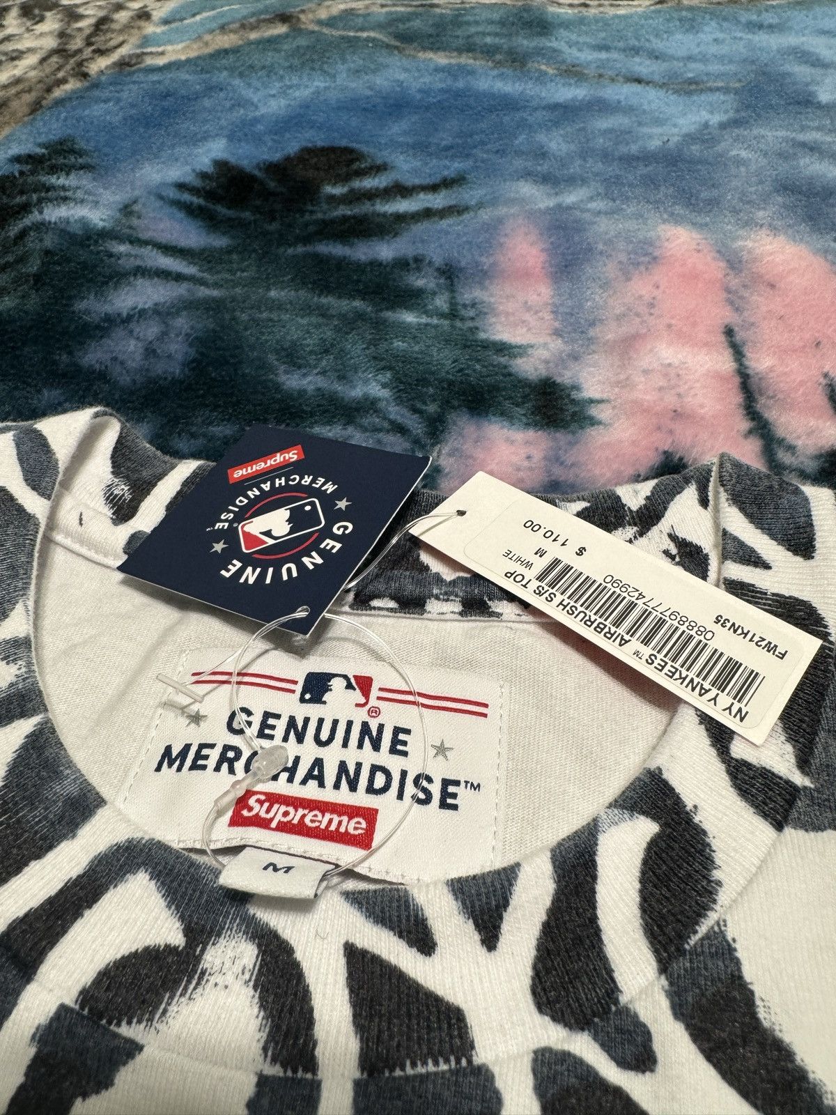 MLB × Supreme Supreme x New York Yankees Airbrush Short-Sleeve Top (WHITE) Size US M / EU 48-50 / 2 - 5 Thumbnail