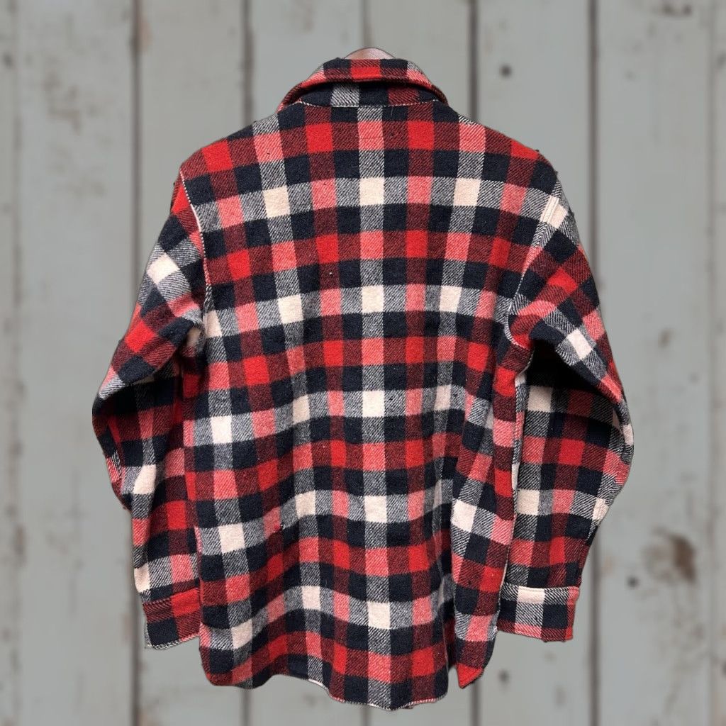 Vintage VINTAGE Woolrich Shirt Buffalo Plaid Heavy Wool Shirt Red Black USA M Size US M / EU 48-50 / 2 - 1 Thumbnail