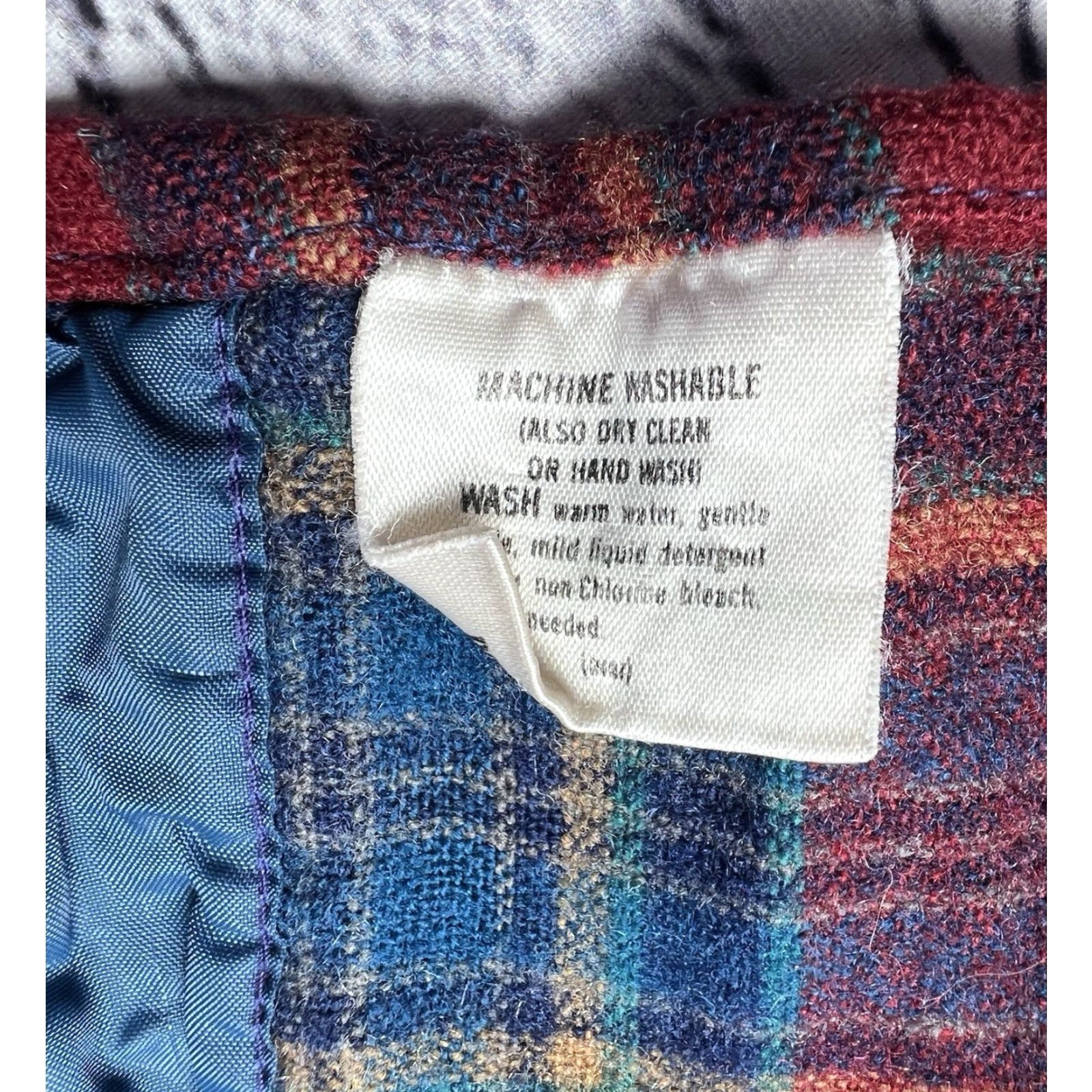 Pendleton VINTAGE Pendleton Shirt Mens Large Blue Red Wool Plaid Button Up Flannel Size US L / EU 52-54 / 3 - 7 Thumbnail