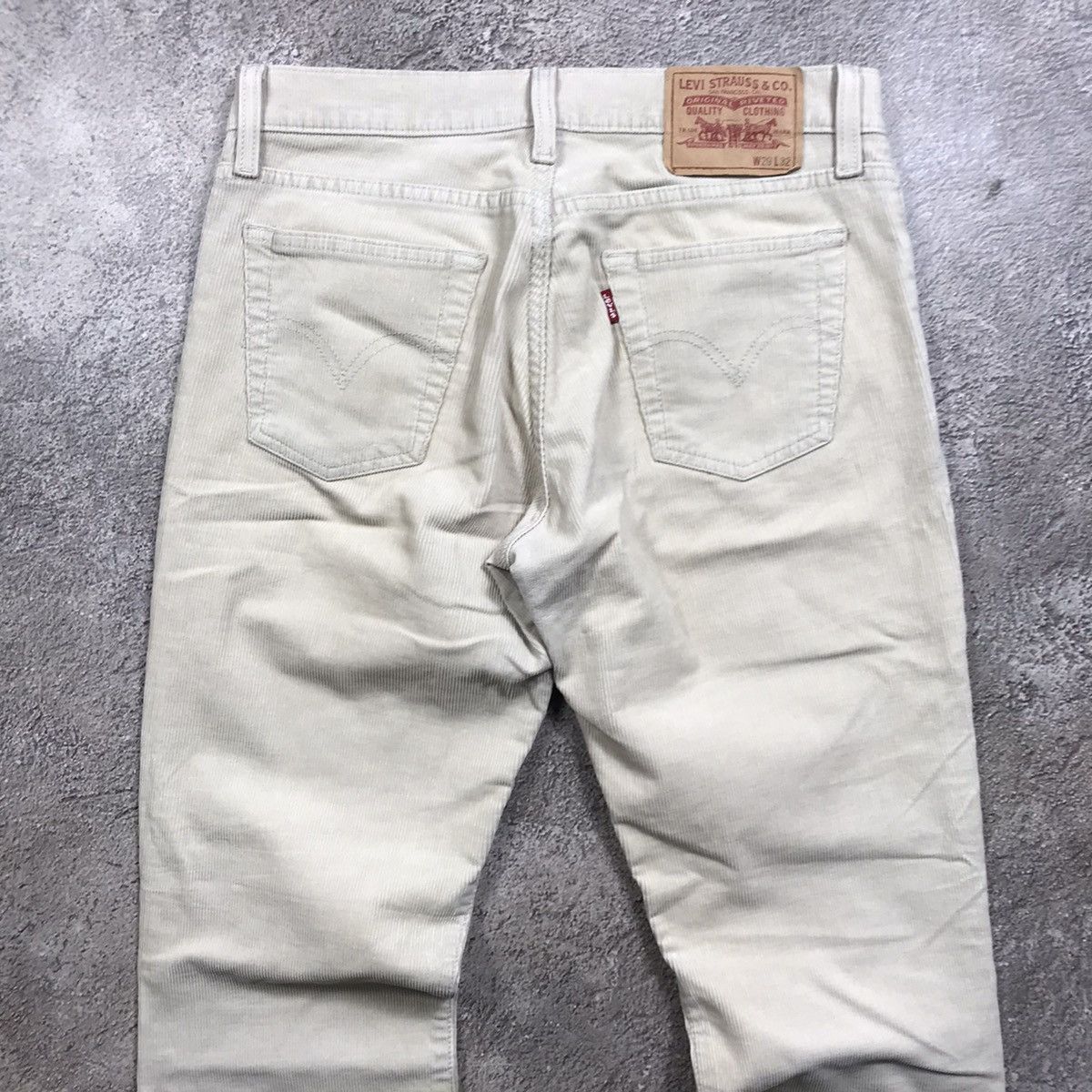 Vintage Vintage 90s Levis Baggy Chino Pants Relaxed Fit Cream Y2K 29 Size US 29 - 6 Thumbnail