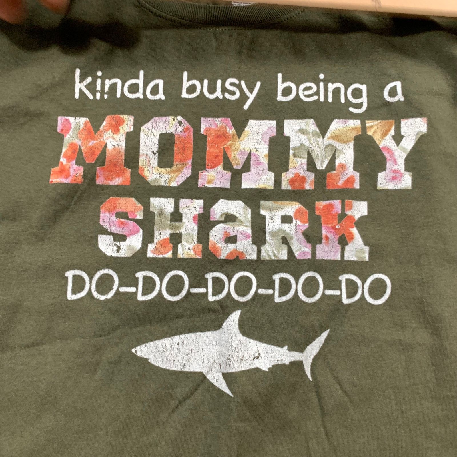 Hanes Hanes Mommy Shark Shirt Women Medium Size M / US 6-8 / IT 42-44 - 5 Thumbnail