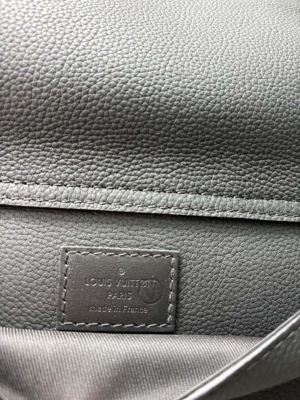 Louis Vuitton Louis Vuitton Black Aerogram Bag Size ONE SIZE - 5 Thumbnail