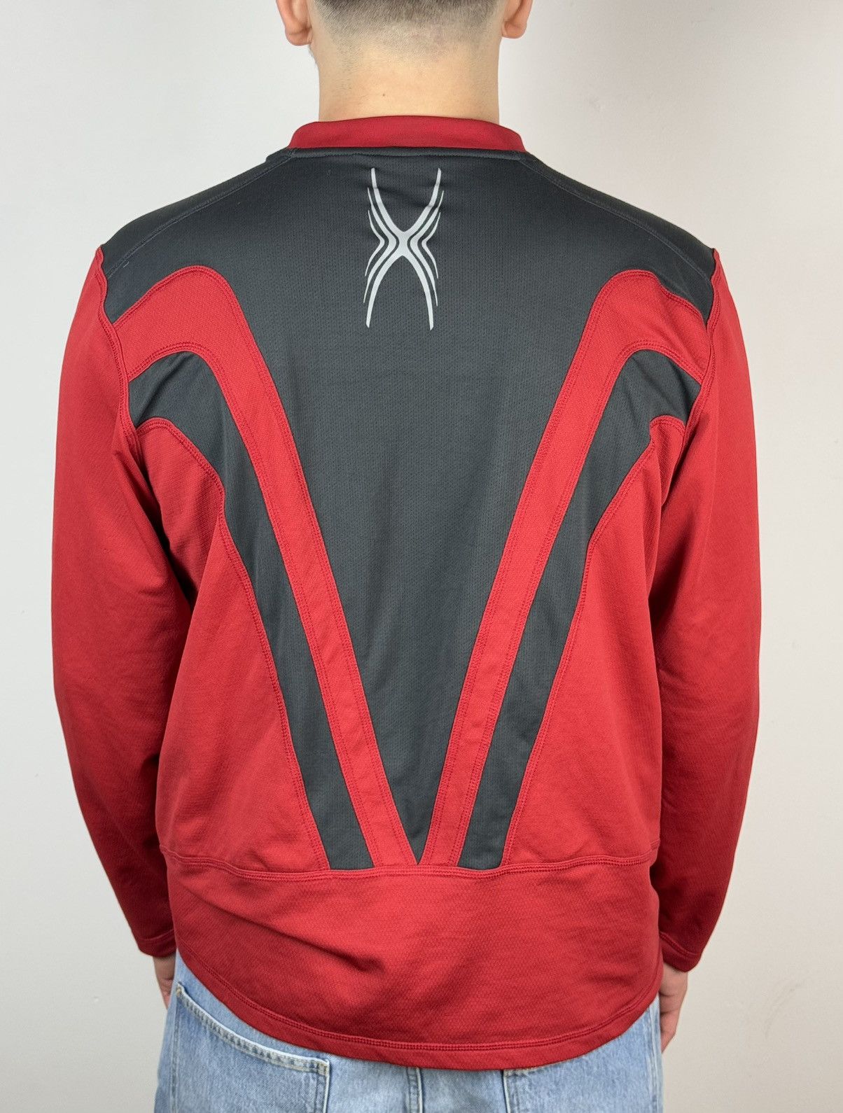Nike Mens red and black Nike long-sleeved athletic shirt Size US L / EU 52-54 / 3 - 5 Thumbnail