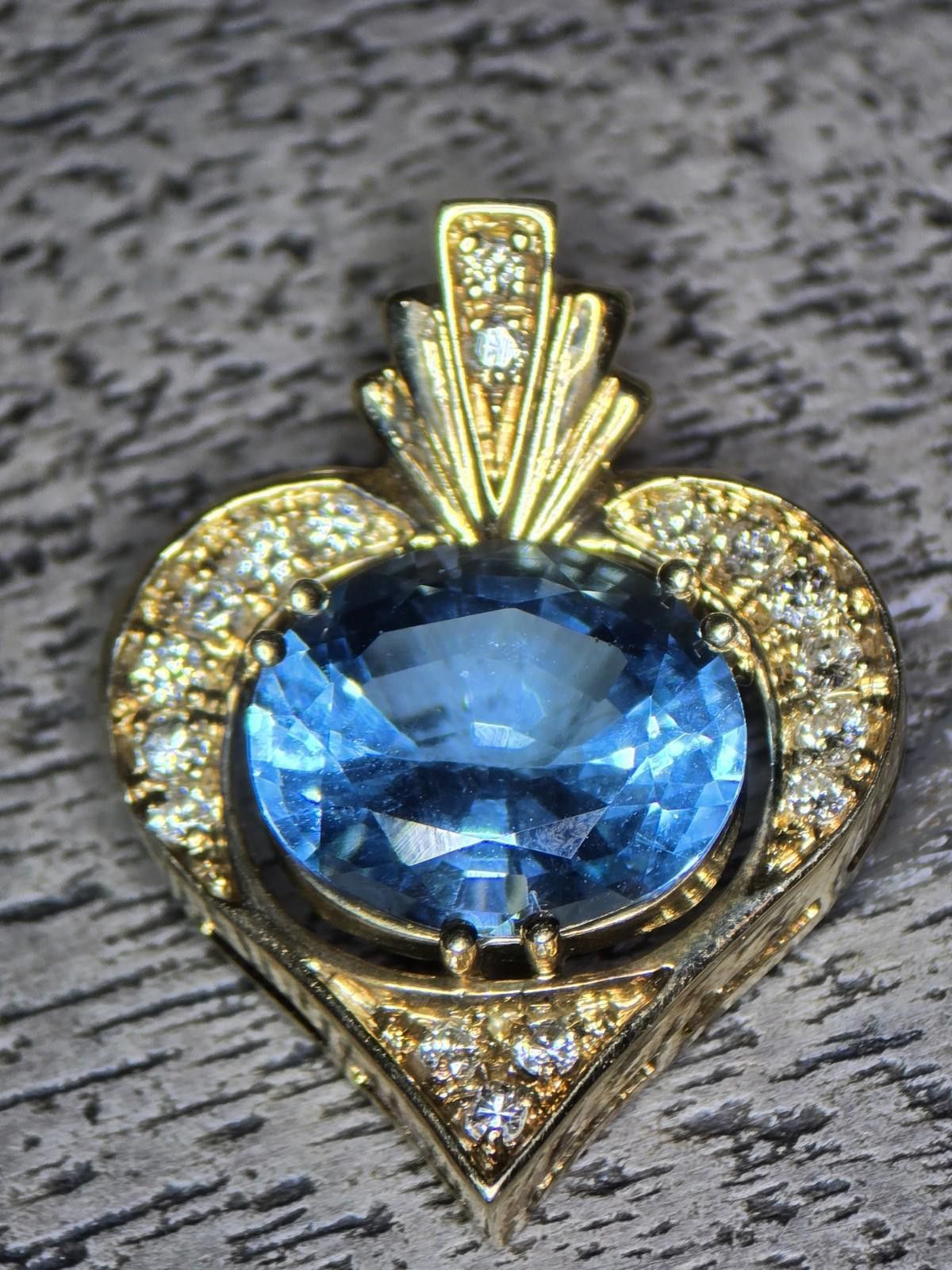 The Unbranded Brand Solid 14k Gold blue topaz Diamond Heart Pendant 5.3g Vintage Size ONE SIZE - 6 Thumbnail