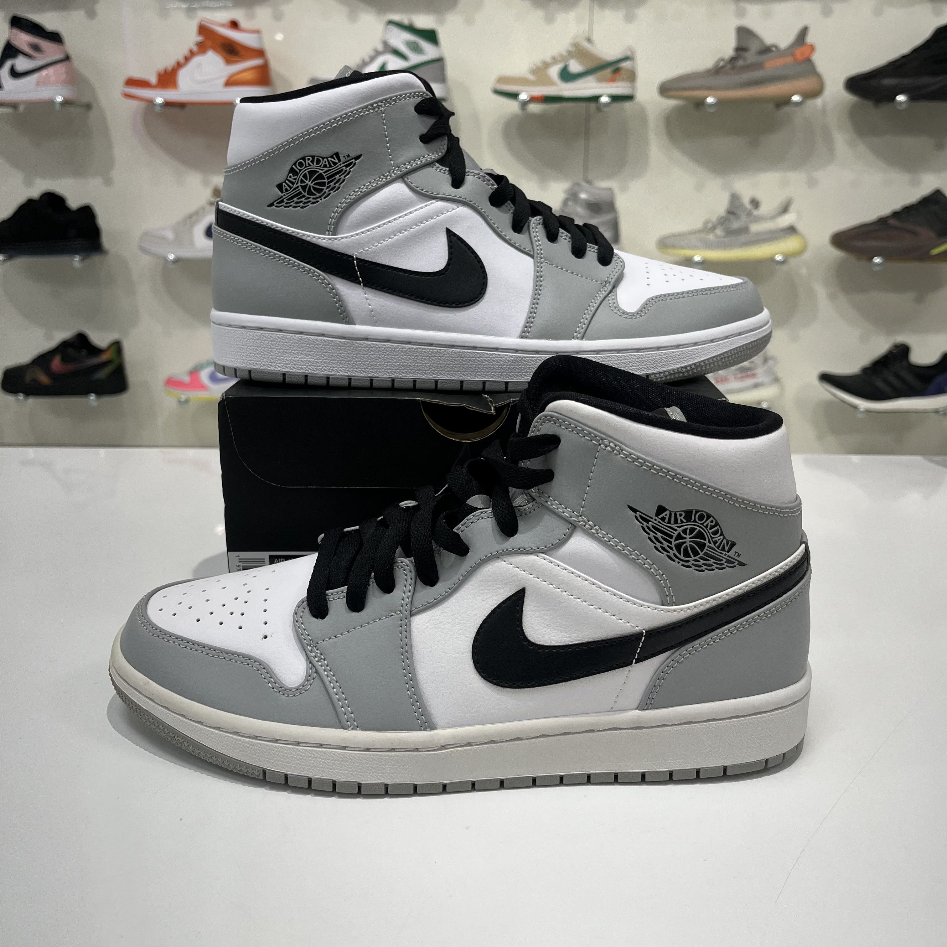 Nike Air Jordan 1 Mid Light Smoke Grey Size US 8.5 / EU 41-42 - 1 Thumbnail