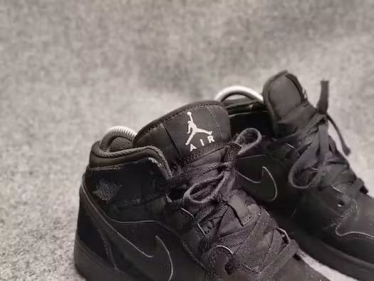 Nike 🔥 Nike Air Jordan 1 Mid GS Black Vintage Hi-Top Sneakers Size US 6.5 / EU 39-40 - 8 Thumbnail