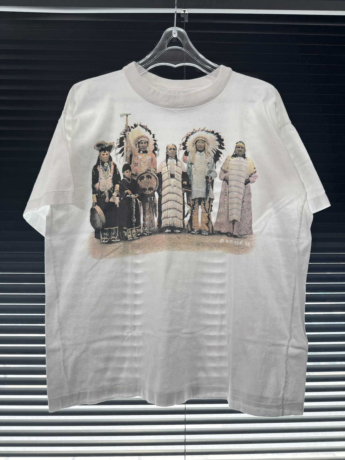 Vintage Vintage Bob Wade Native American Art Shirt Size US L / EU 52-54 / 3 - 1 Thumbnail