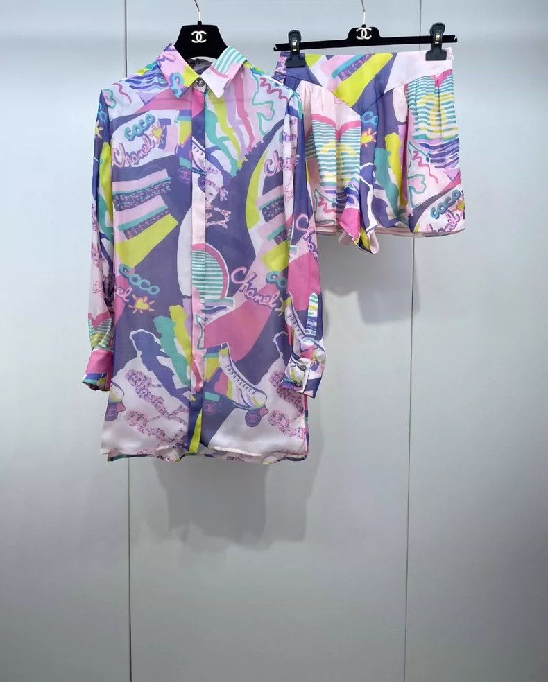 Chanel Chanel 24C color printed holiday-style silk shirt 2504-Next Size XXS / US 00 / IT 34 - 2 Thumbnail