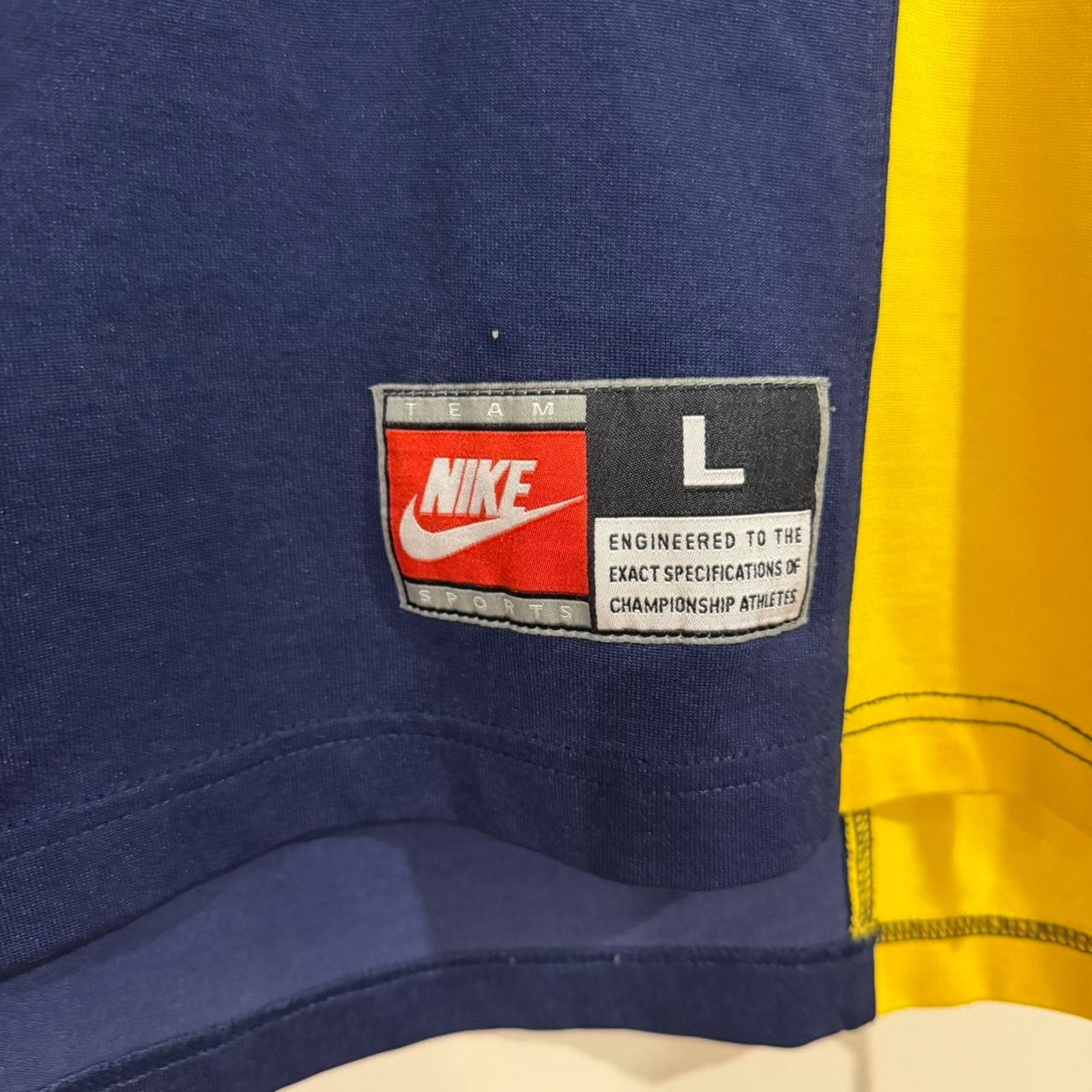 Nike Vintage Nike Michigan Wolverines Basketball Warm Up Shirt Size US L / EU 52-54 / 3 - 4 Thumbnail