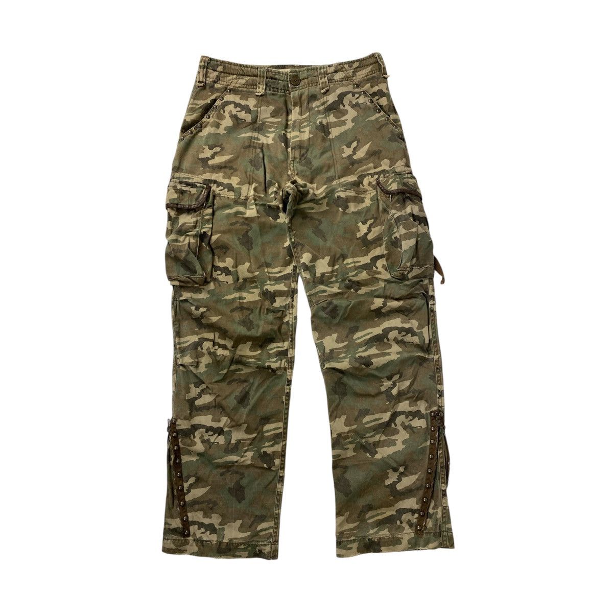 Rare To Find 🔥Jun Men Cargo Camo Studded Multipocket Bondage