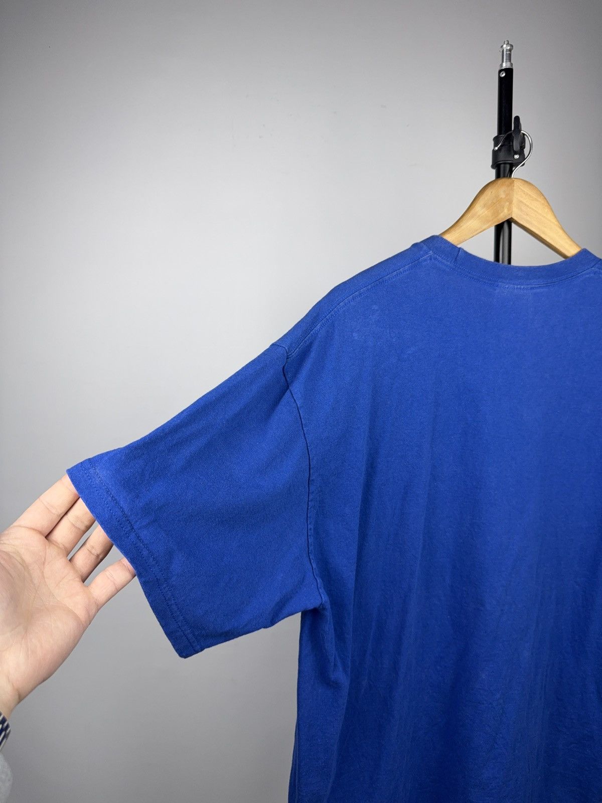 Nike Vintage 90s Retro Nike Basic Small Swoosh Embroidered Tee Size US L / EU 52-54 / 3 - 11 Thumbnail