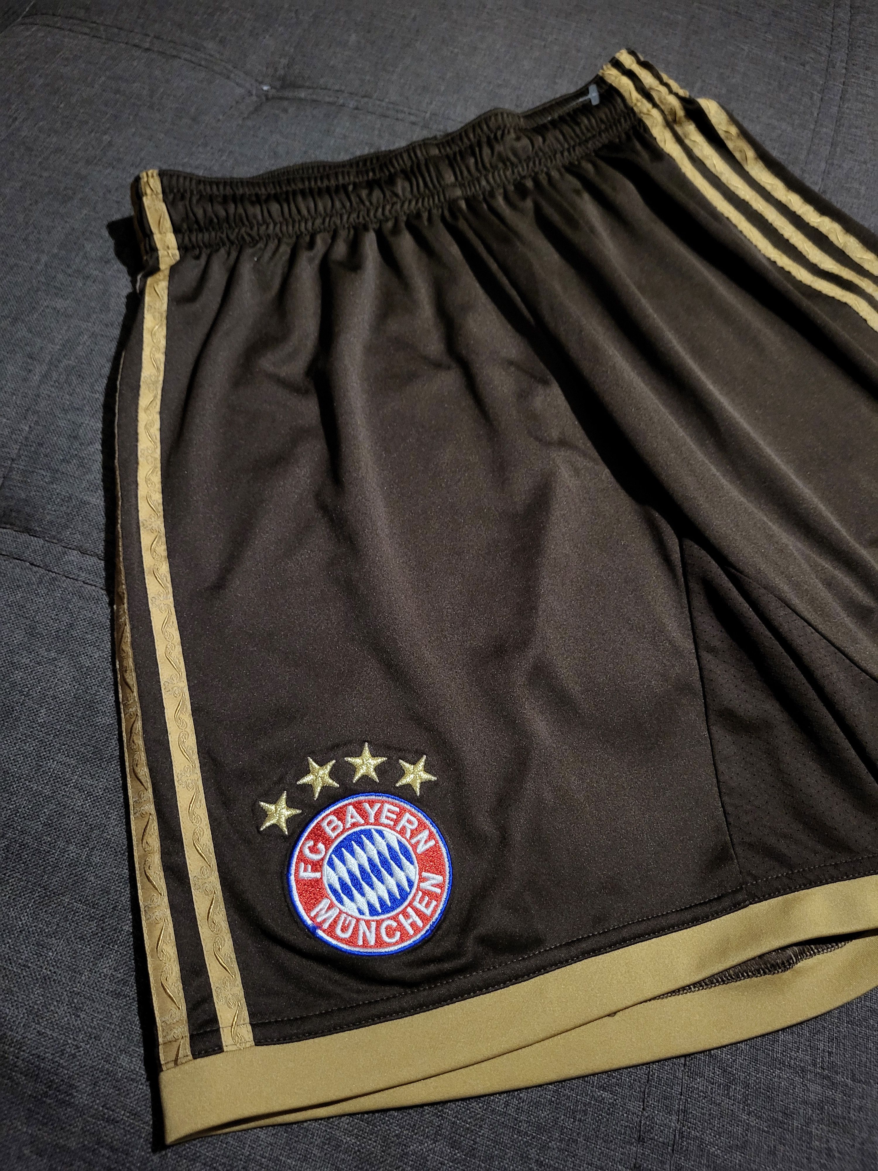 Adidas Vintage ADIDAS FC BAYERN MUNCHEN shorts Size US 32 / EU 48 - 3 Thumbnail