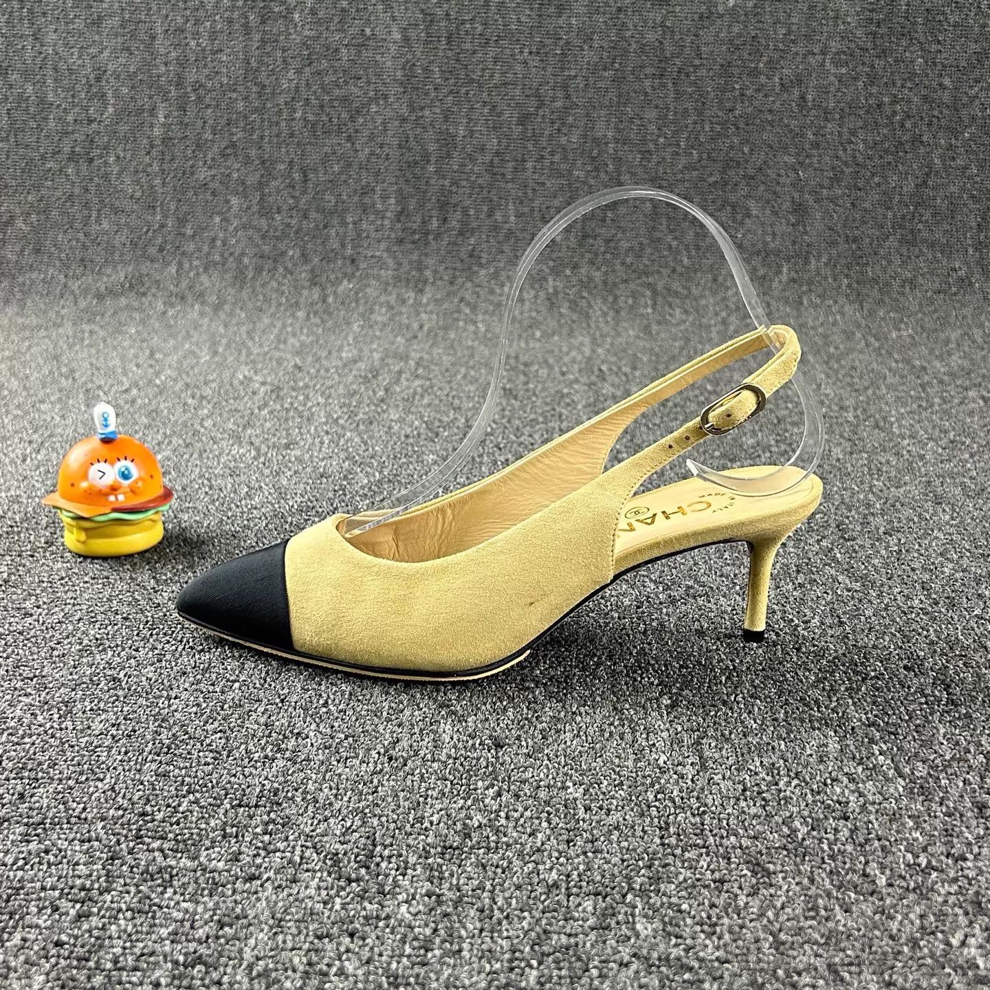 Chanel Chanel color blocked yellow black with CC logo heels Size US 6.5 / IT 36.5 - 3 Thumbnail