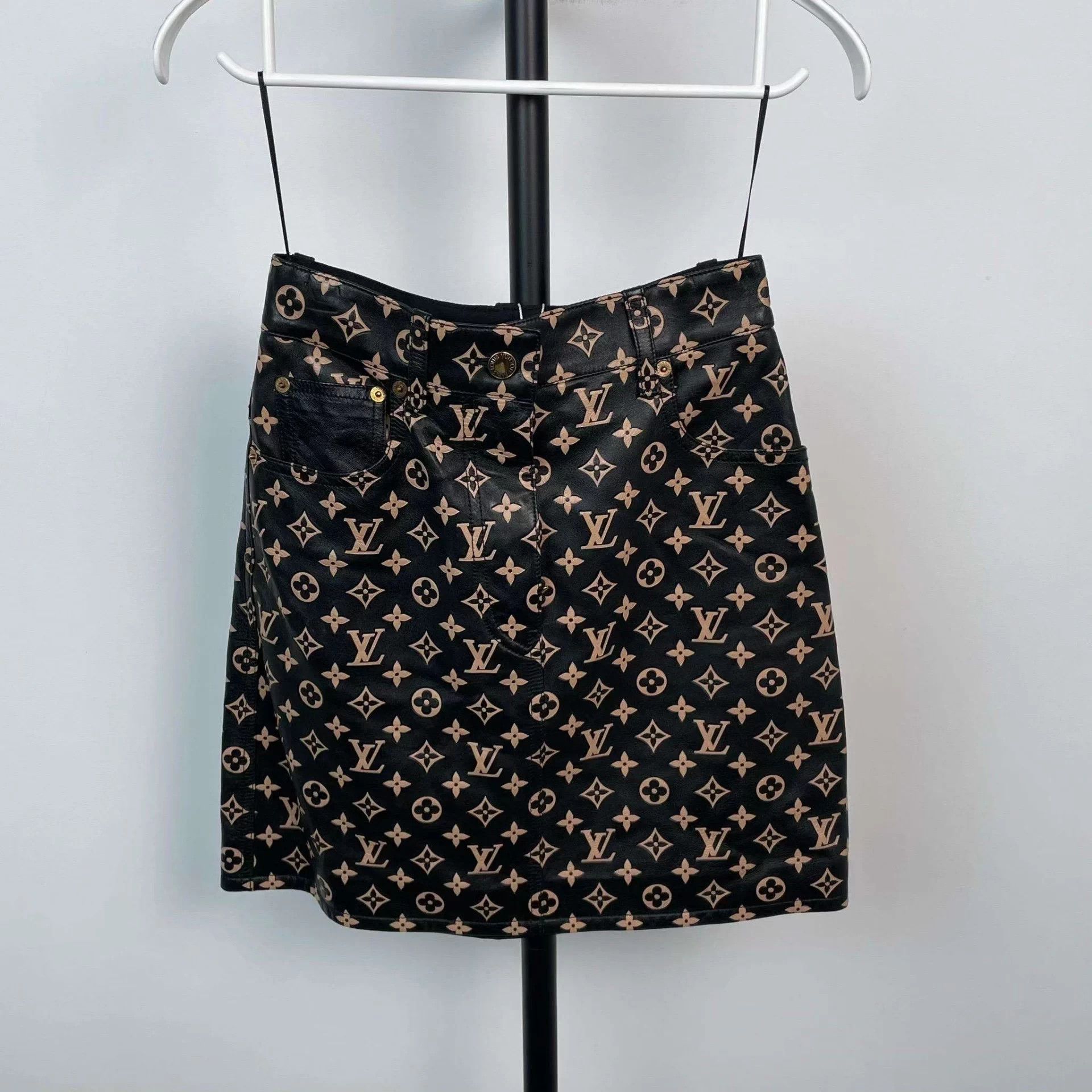 Louis Vuitton LV Monogram Lambskin Black Skirt 34 Size 25" / US 0 / IT 36 - 2 Thumbnail
