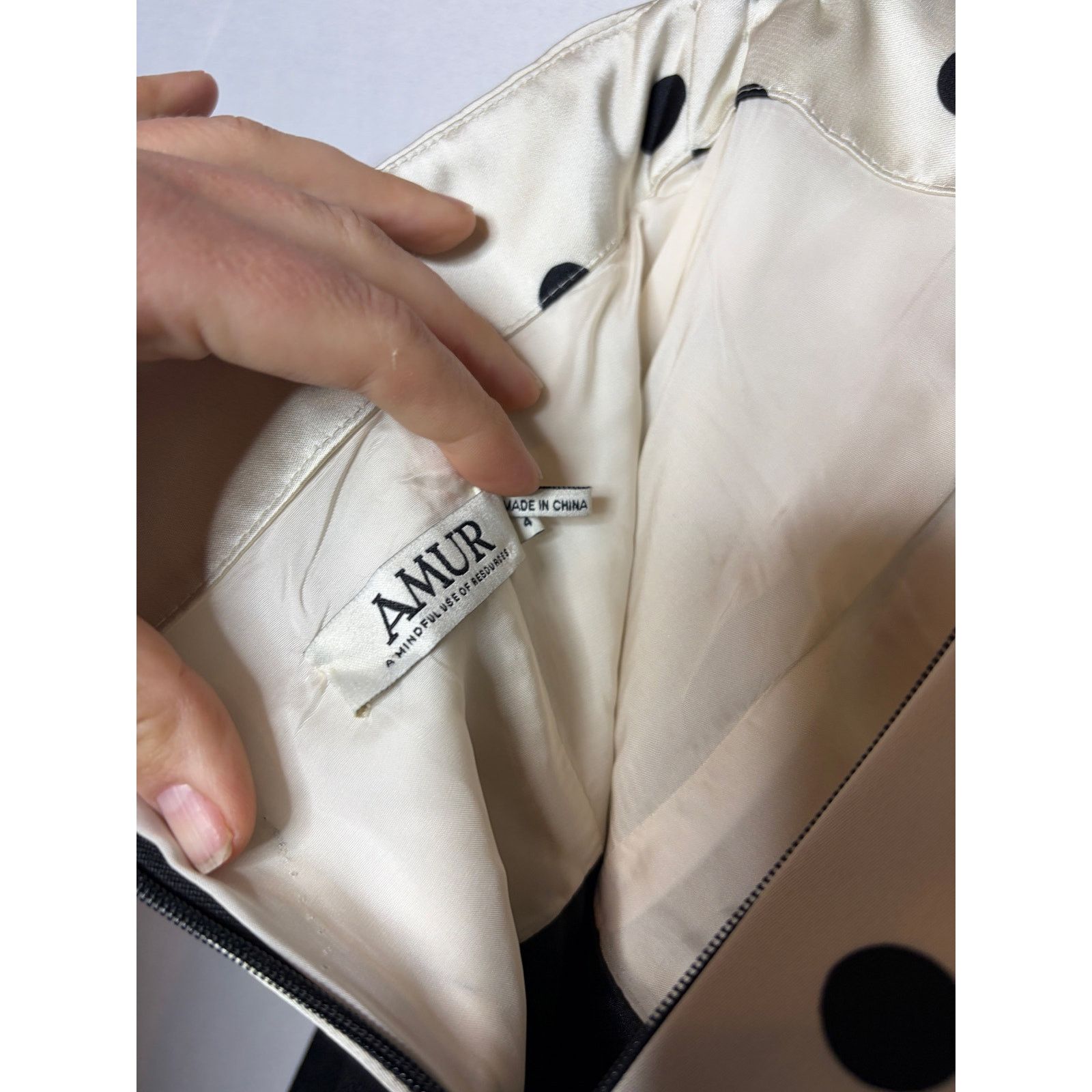 Amur Amur Georgia Jumpsuit satin white polka dot and black bottom Size 27" / US 4 / IT 40 - 7 Thumbnail