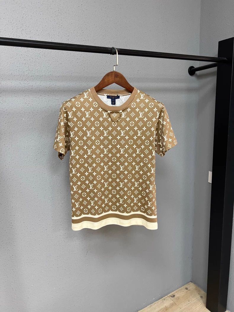Louis Vuitton Louis Vuitton Cream-colored full-print chain short sleeve Size US S / EU 44-46 / 1 - 1 Thumbnail