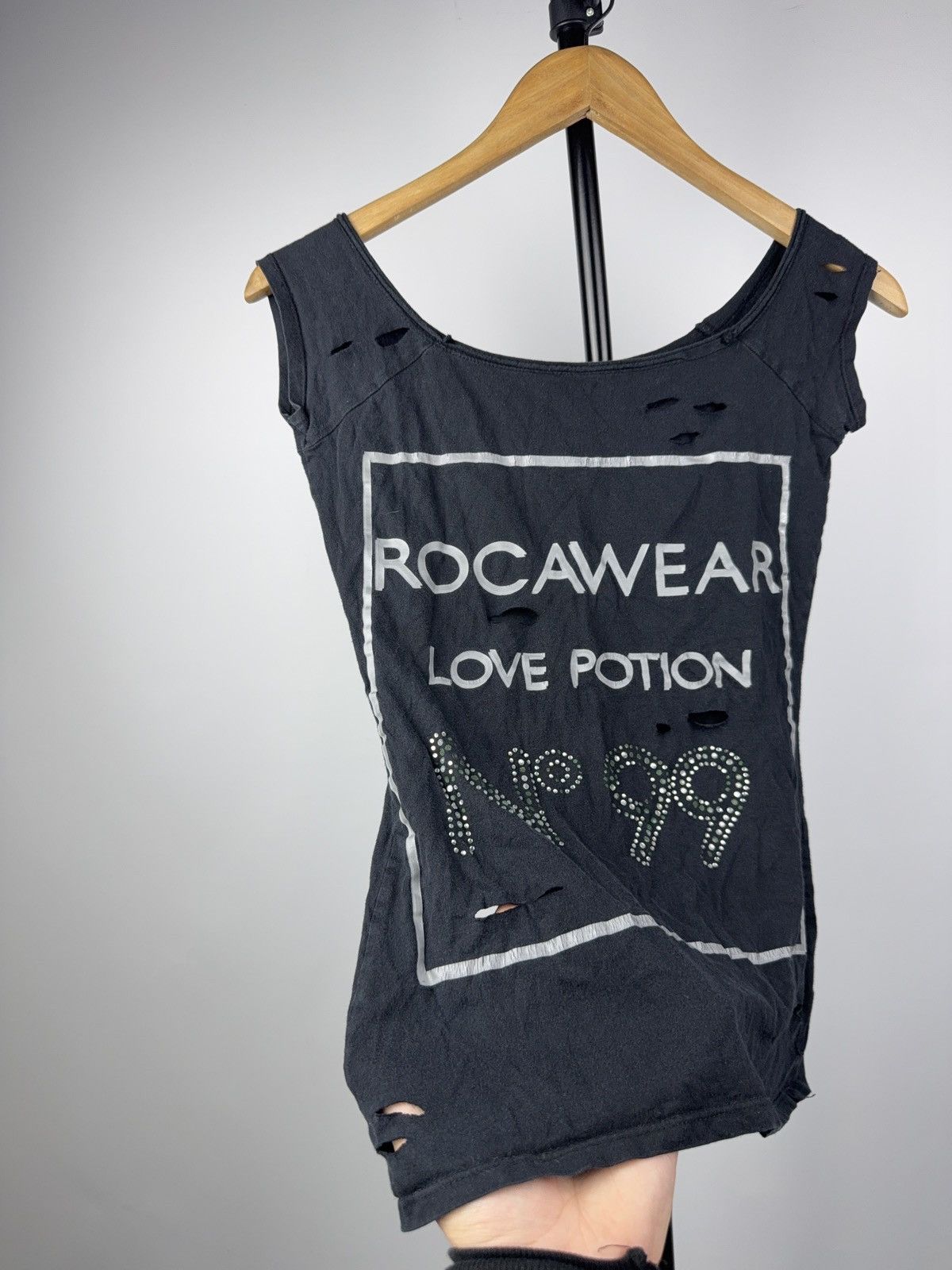 Rocawear Rocawear Distressed Tank Top Love Potion No.99 Rhinestone Size XS / US 0-2 / IT 36-38 - 3 Thumbnail