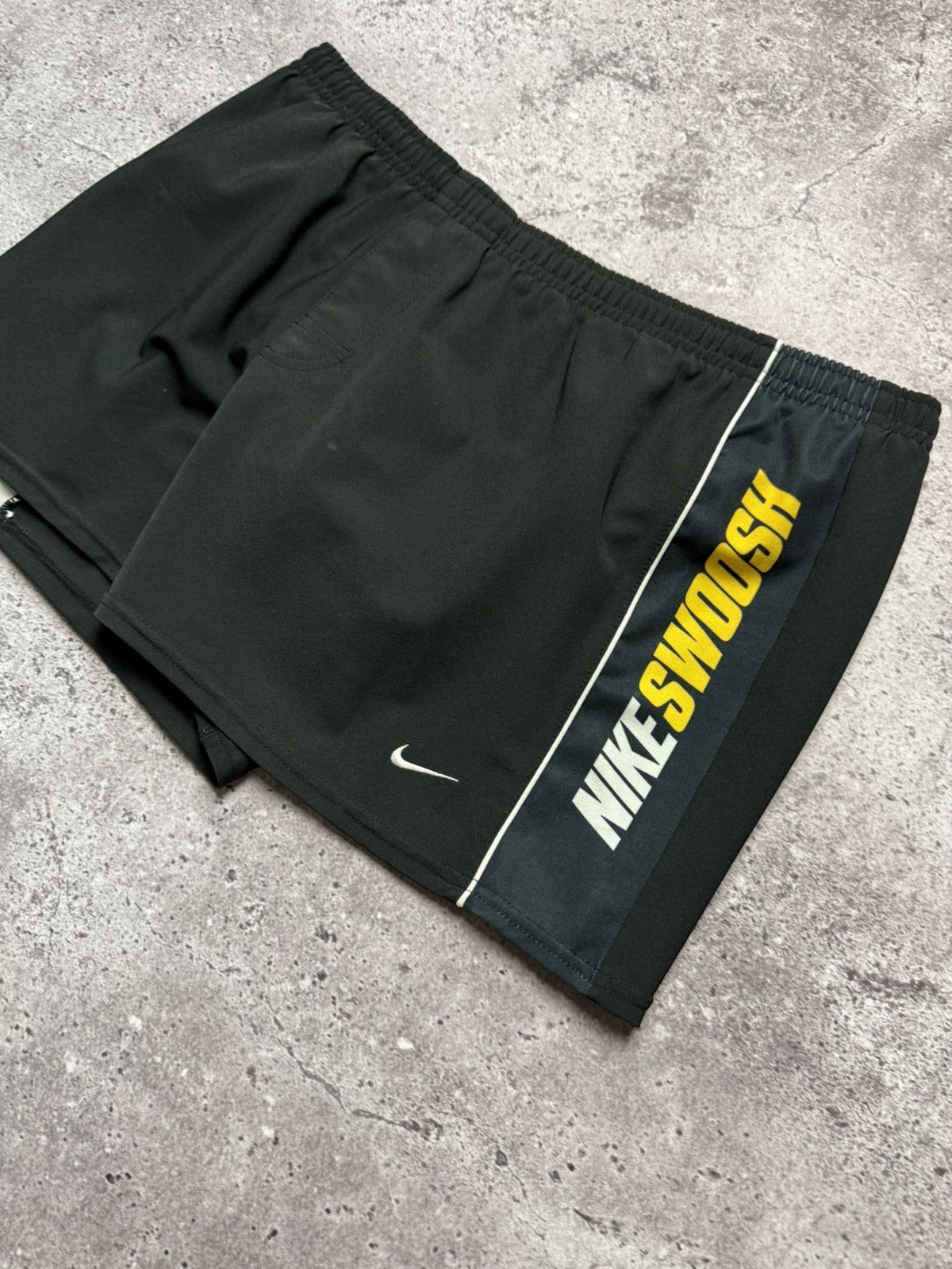 Vintage Vintage Nike Swoosh Shorts 90s Y2K Size US 33 - 2 Thumbnail