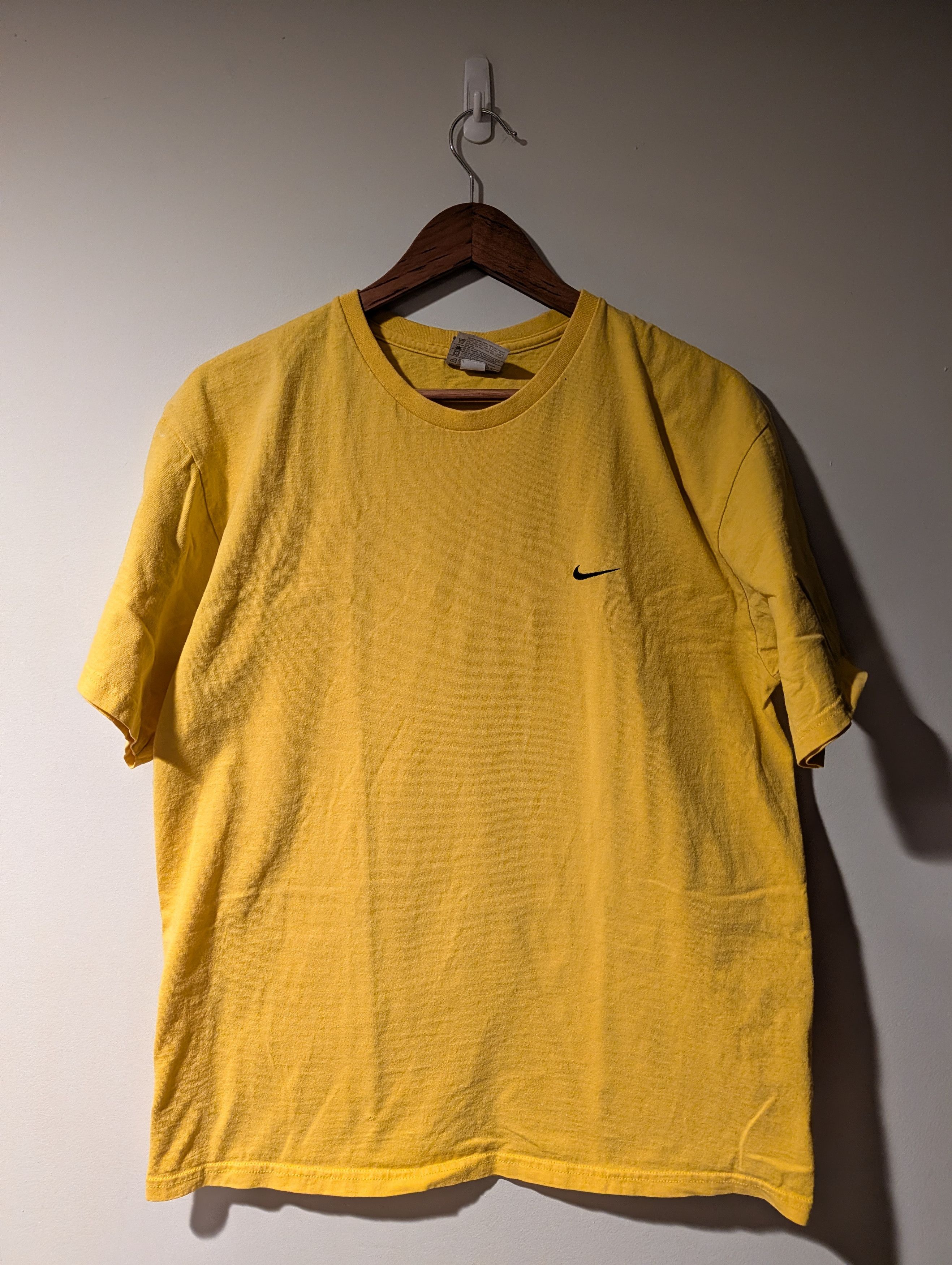 Nike Vintage Nike Mini Swoosh Essential Blank Silver Tag T-Shirt Size US L / EU 52-54 / 3 - 1 Thumbnail