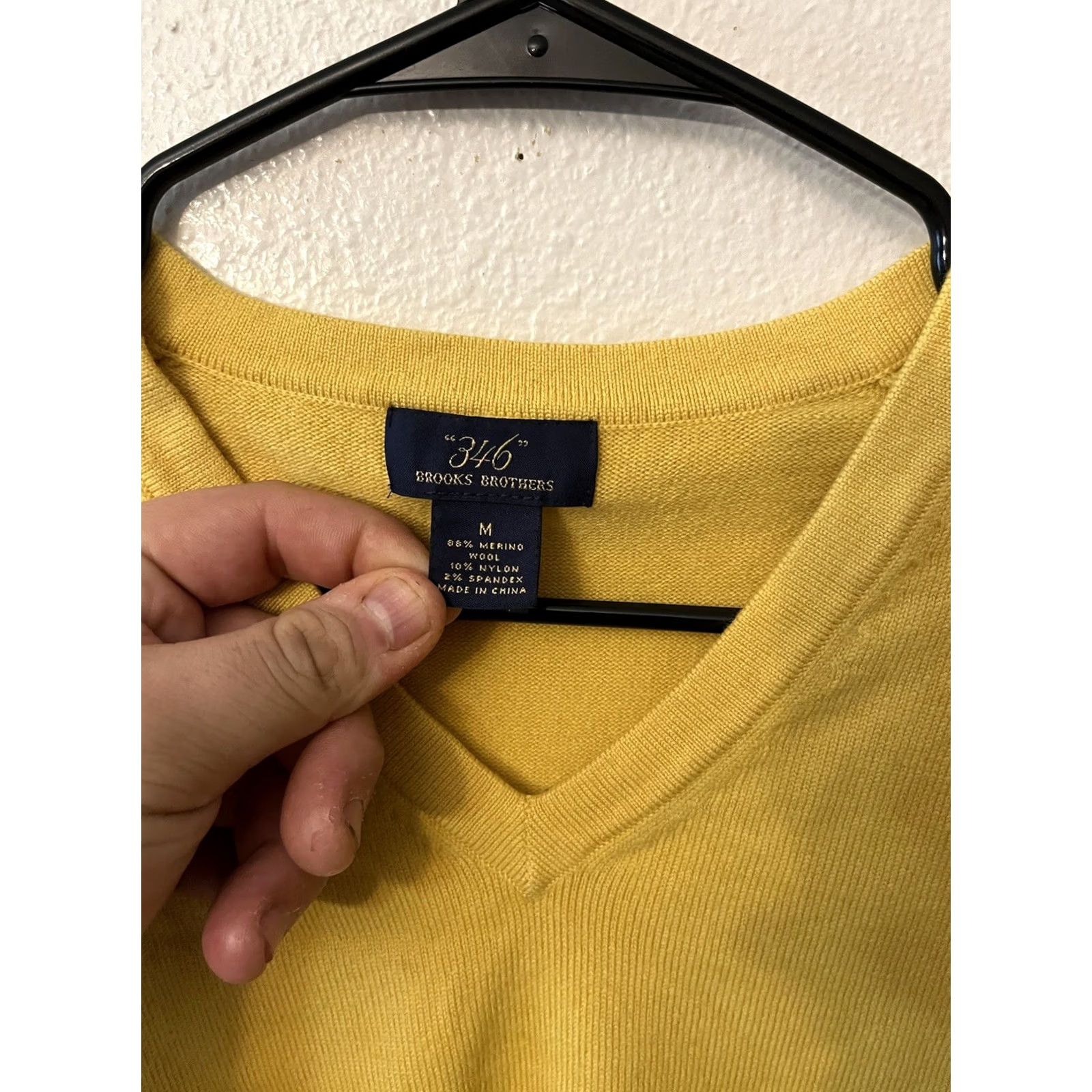Brooks Brothers Brooks Brothers "346" Sweater Mens Medium Yellow Merino Wool Blend V-Neck Size US M / EU 48-50 / 2 - 2 Thumbnail