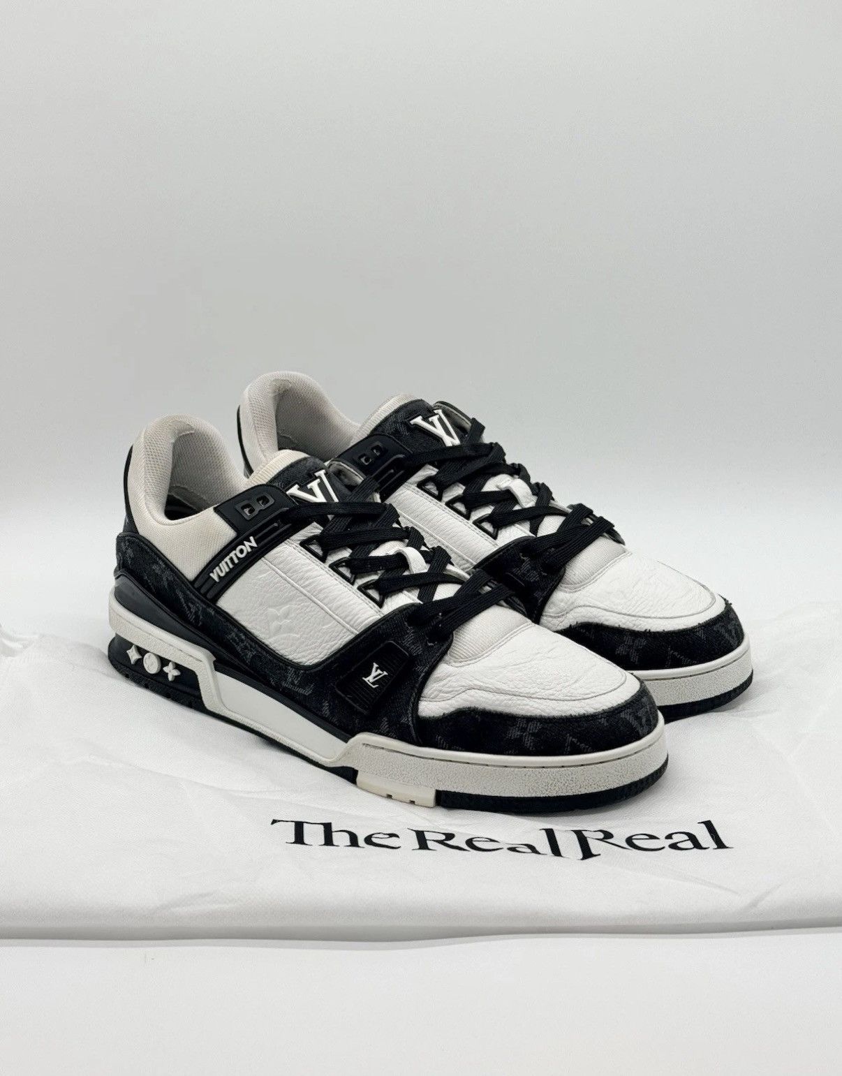 Louis Vuitton Size 10.5 - Louis Vuitton Trainer Low Black Size US 10.5 / EU 43-44 - 1 Thumbnail