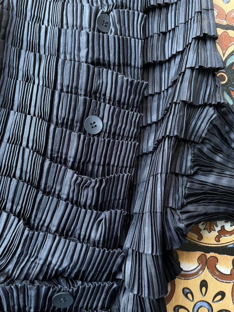 Issey Miyake Issey Miyake size:S Black main line stepped pleated skirt Size 31" - 7 Thumbnail