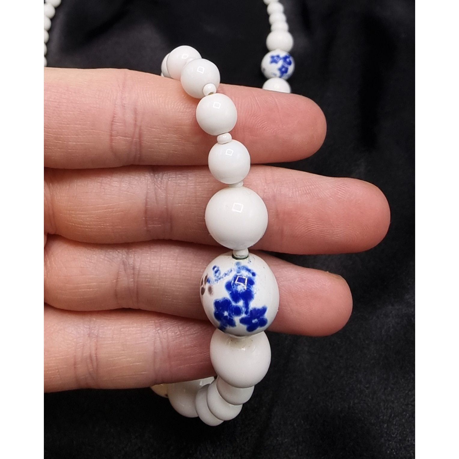 Miriam Haskell Vintage Miriam Haskell 1950s White Beaded Necklace With Blue Size ONE SIZE - 4 Thumbnail