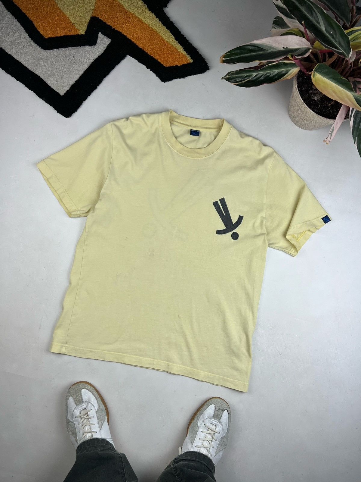 Vintage Unknown Brand T-Shirt Vintage Y2K USA twolegs designer Size US M / EU 48-50 / 2 - 1 Thumbnail