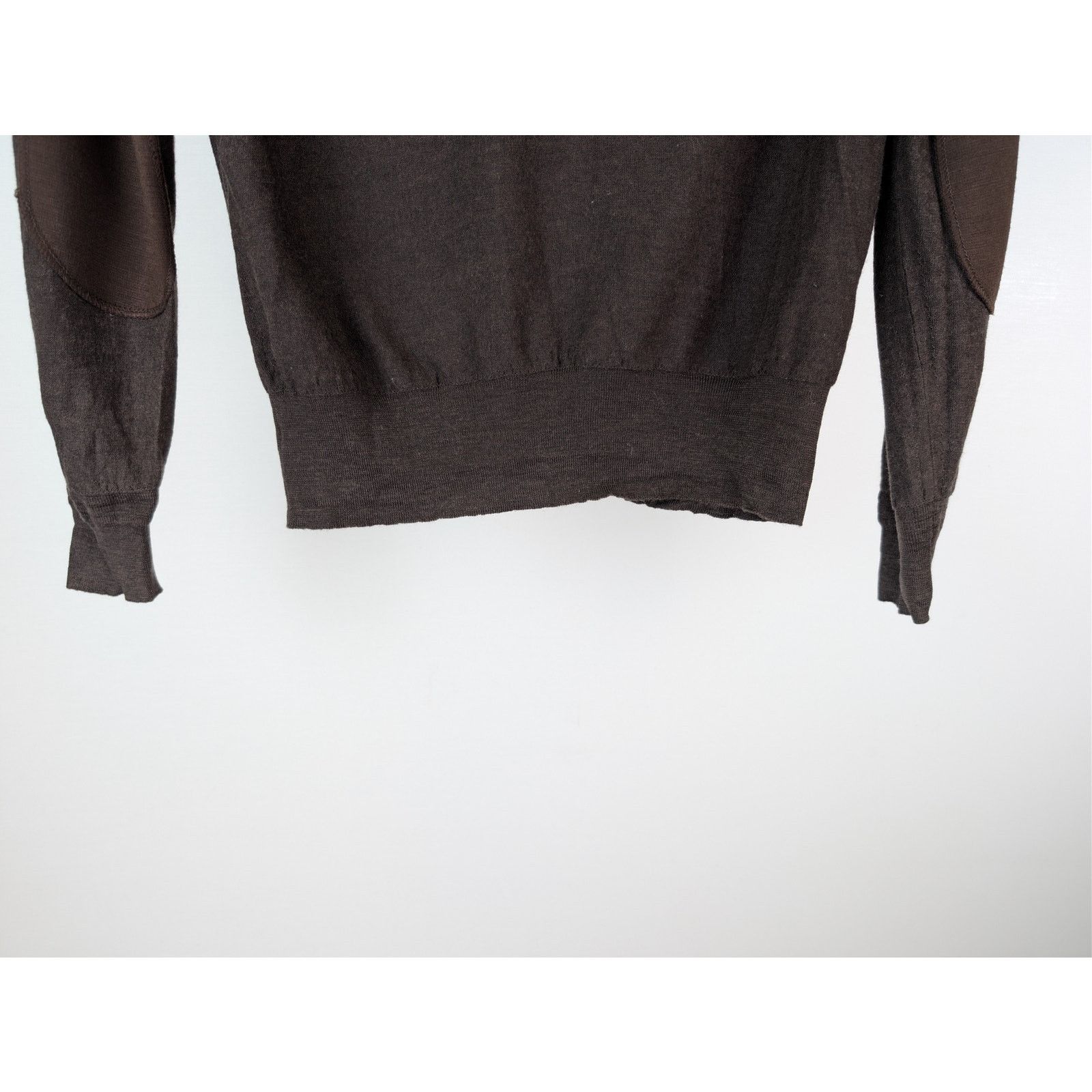 Tom Ford o1rshd1 CC20 V-Neck Cardigan is a dark brown Size US M / EU 48-50 / 2 - 11 Thumbnail