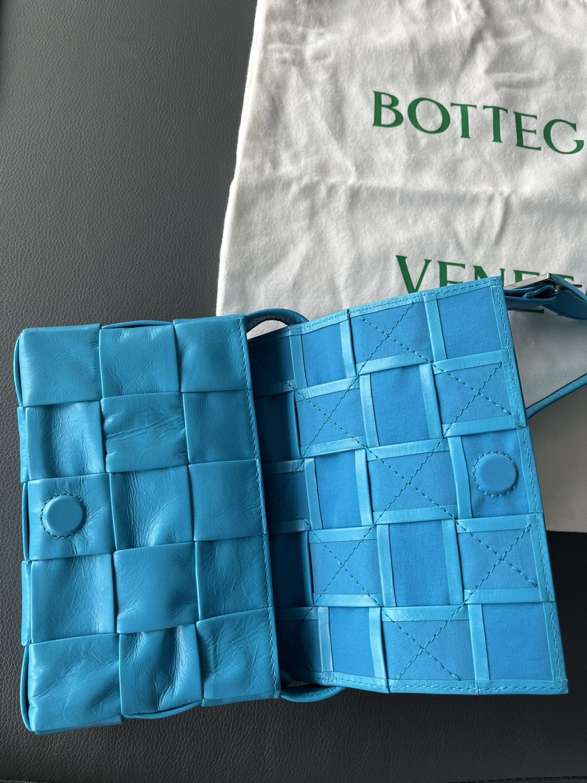 Bottega Veneta $3k value Super Runway Brand New Cassette Bag Waxed Leather Size ONE SIZE - 8 Thumbnail