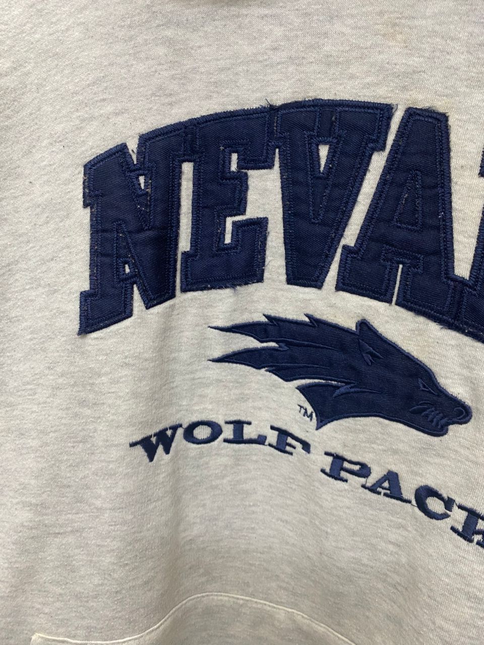 Vintage Vintage Nevada Wolf Park Distressed Hoodies Size US XL / EU 56 / 4 - 5 Thumbnail