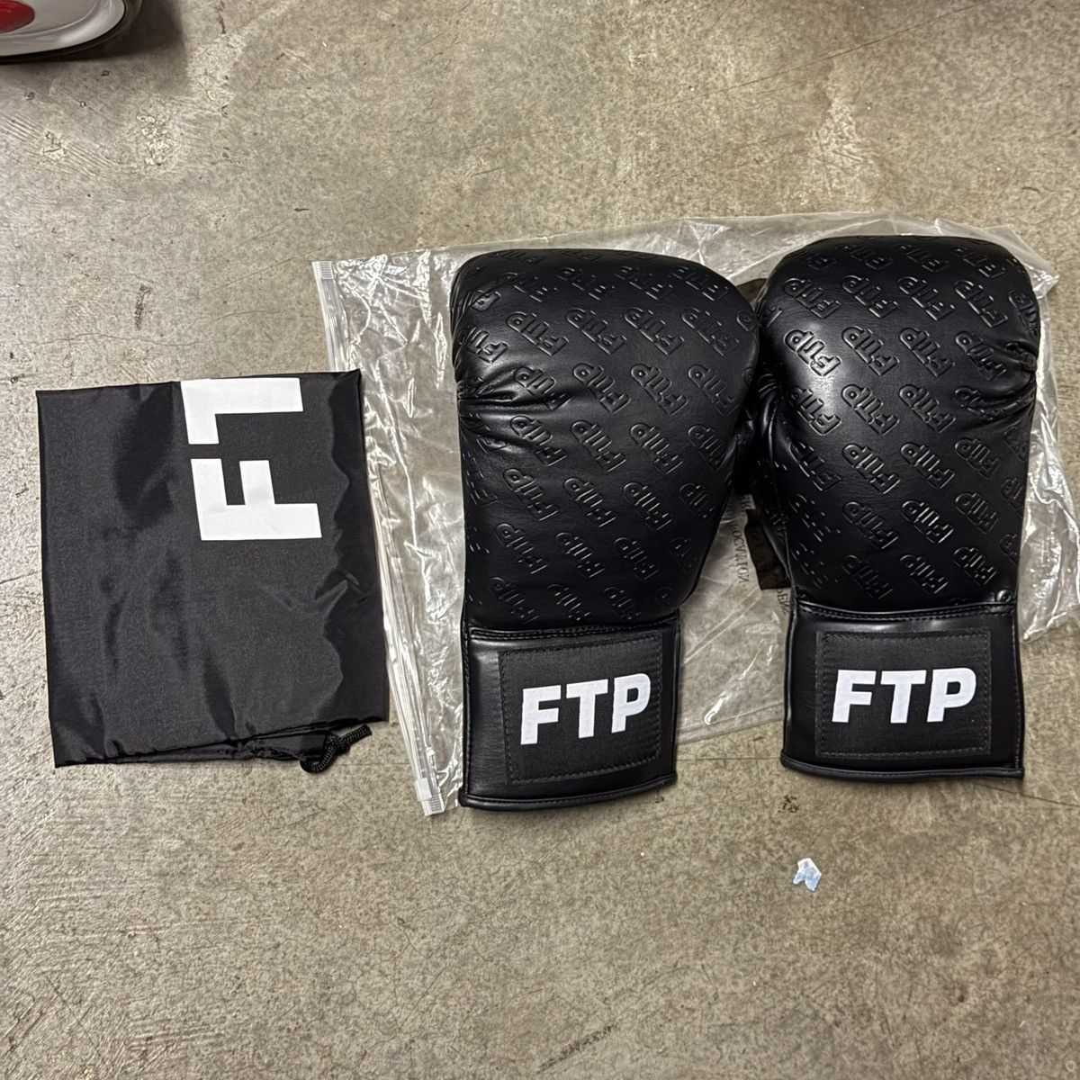FTP Boxing Gloves / Black (February 2024 Release)