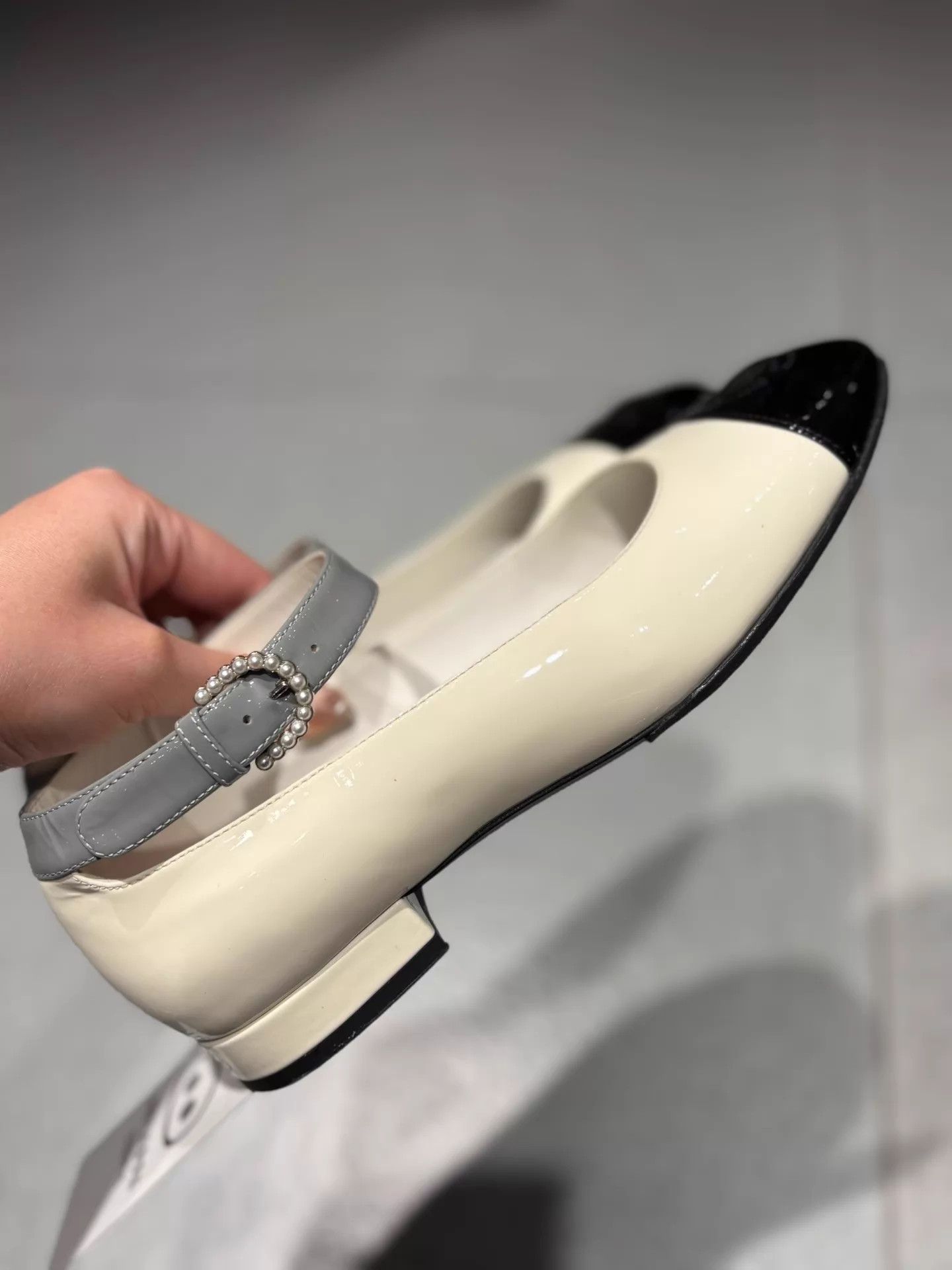 Chanel Chanel 24 Patent Leather Pearl-Button Mary Janes 98N 35.5EU Size US 4.5 / IT 34.5 - 3 Thumbnail